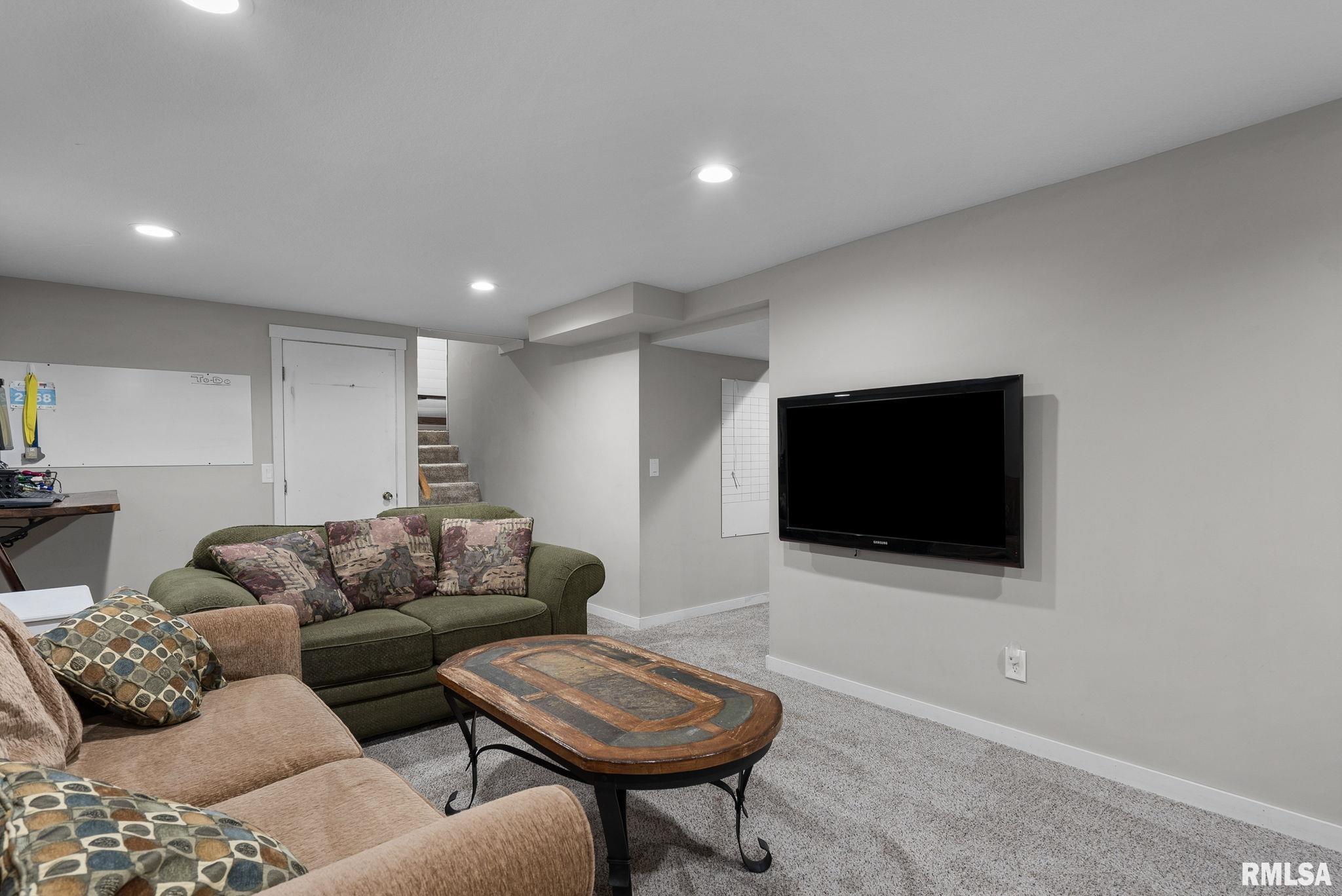 1430 Terrace Park Drive, Bettendorf, Iowa image 27