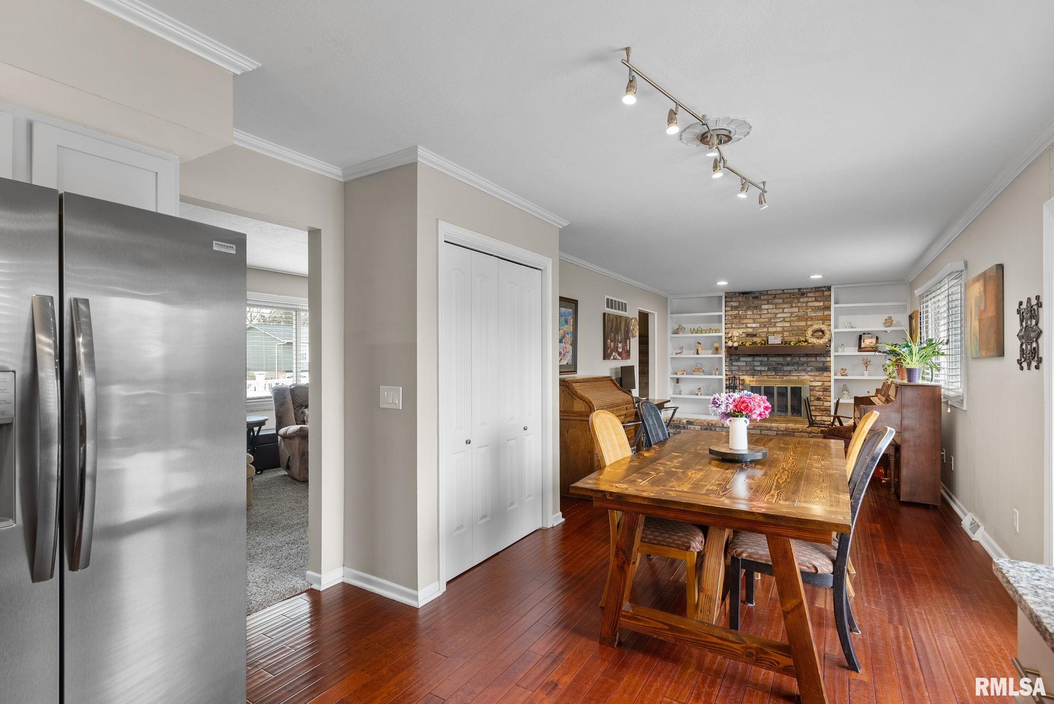1430 Terrace Park Drive, Bettendorf, Iowa image 8