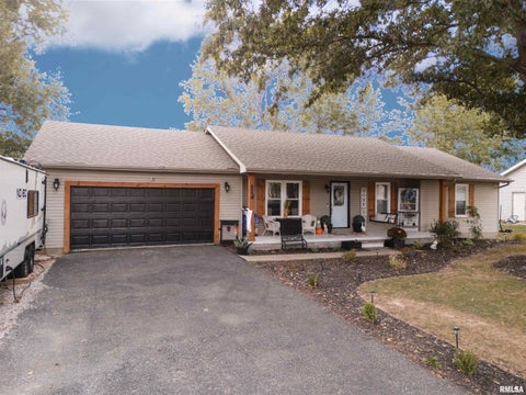 Homes For Sale - 805 E Marshall Street<br/> Marion, IL 62959