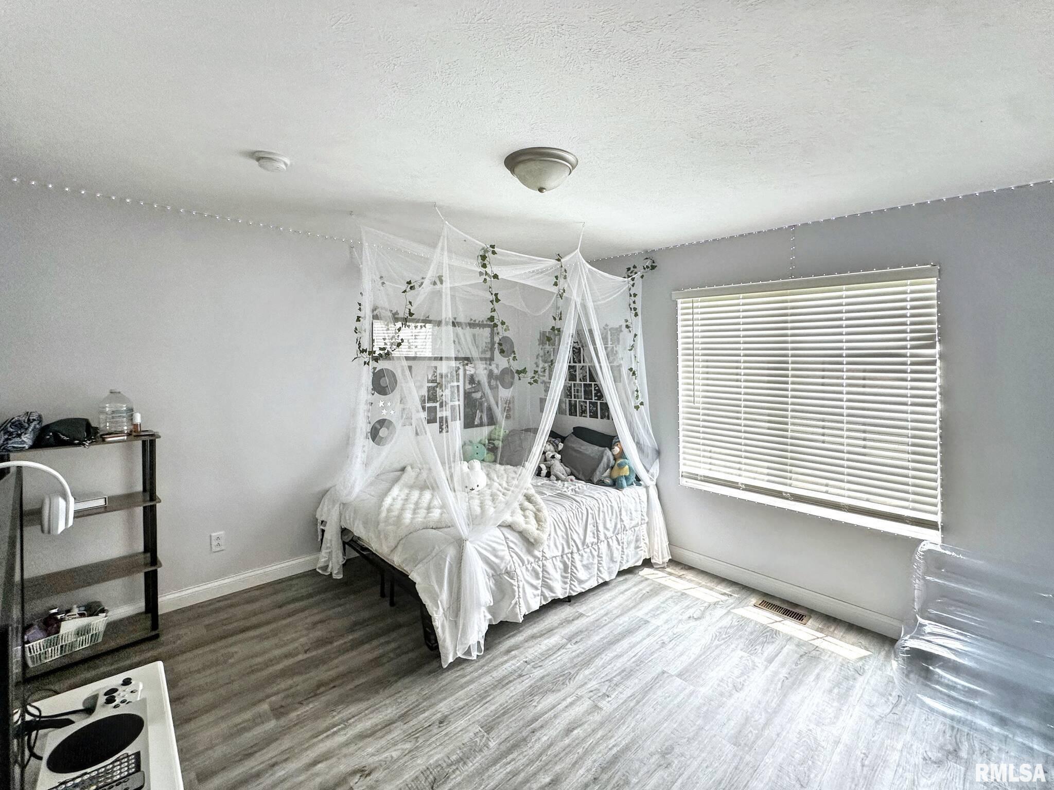 203 Breeze Drive, Carterville, Illinois image 15