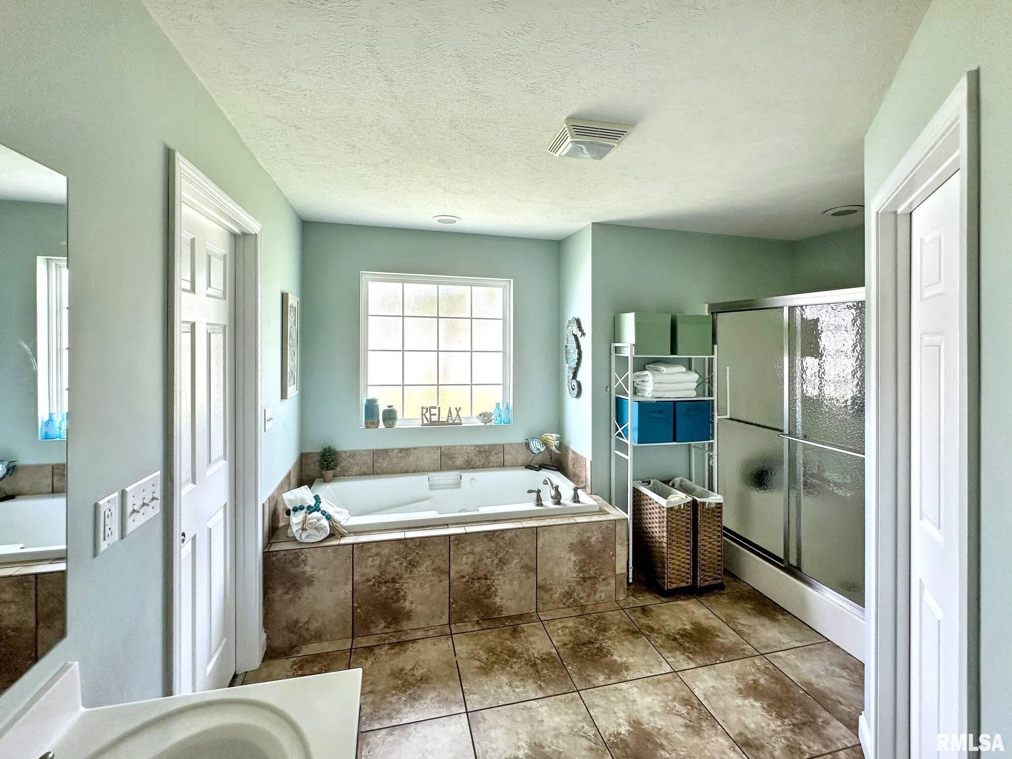 203 Breeze Drive, Carterville, Illinois image 6