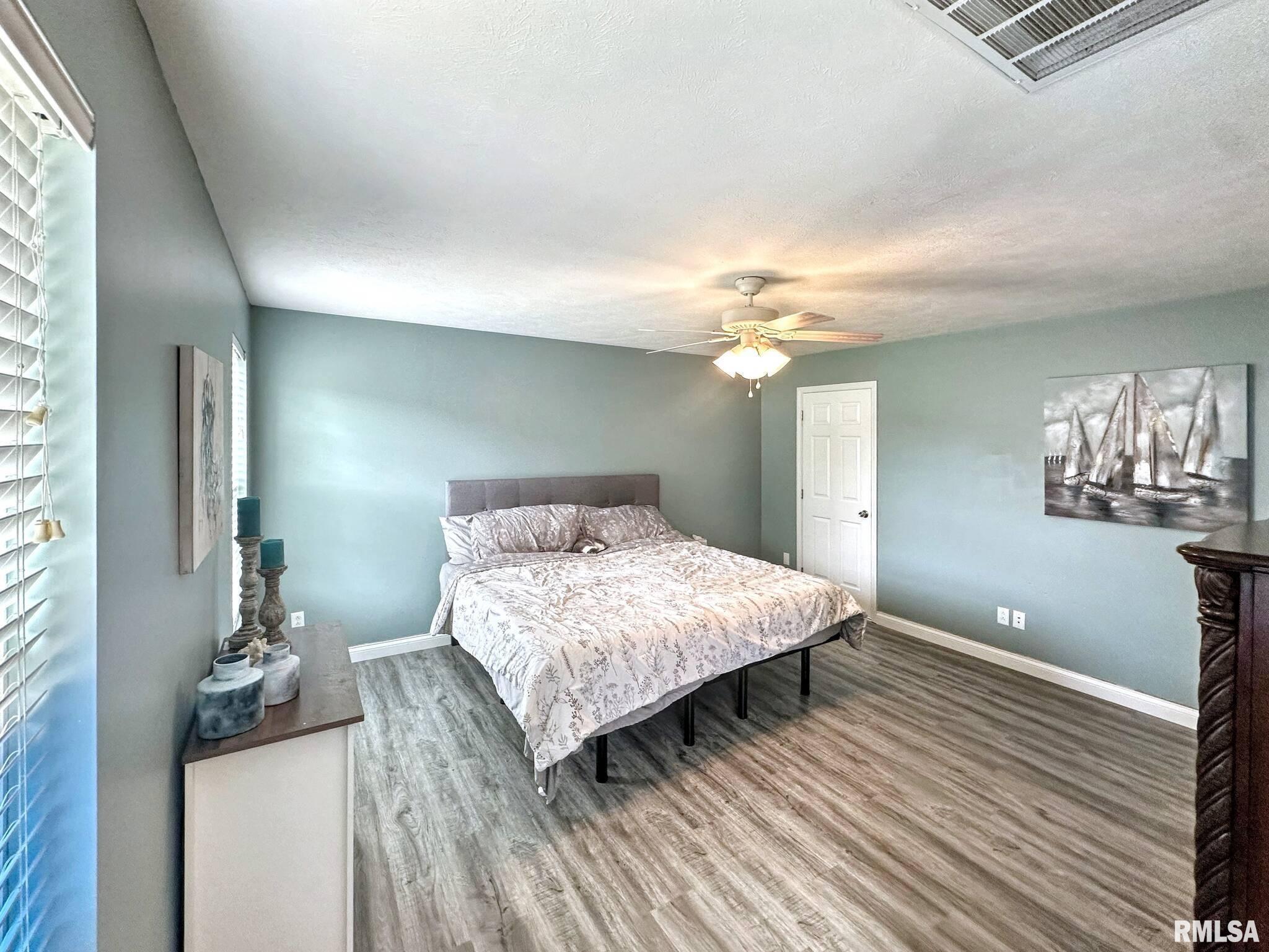 203 Breeze Drive, Carterville, Illinois image 5