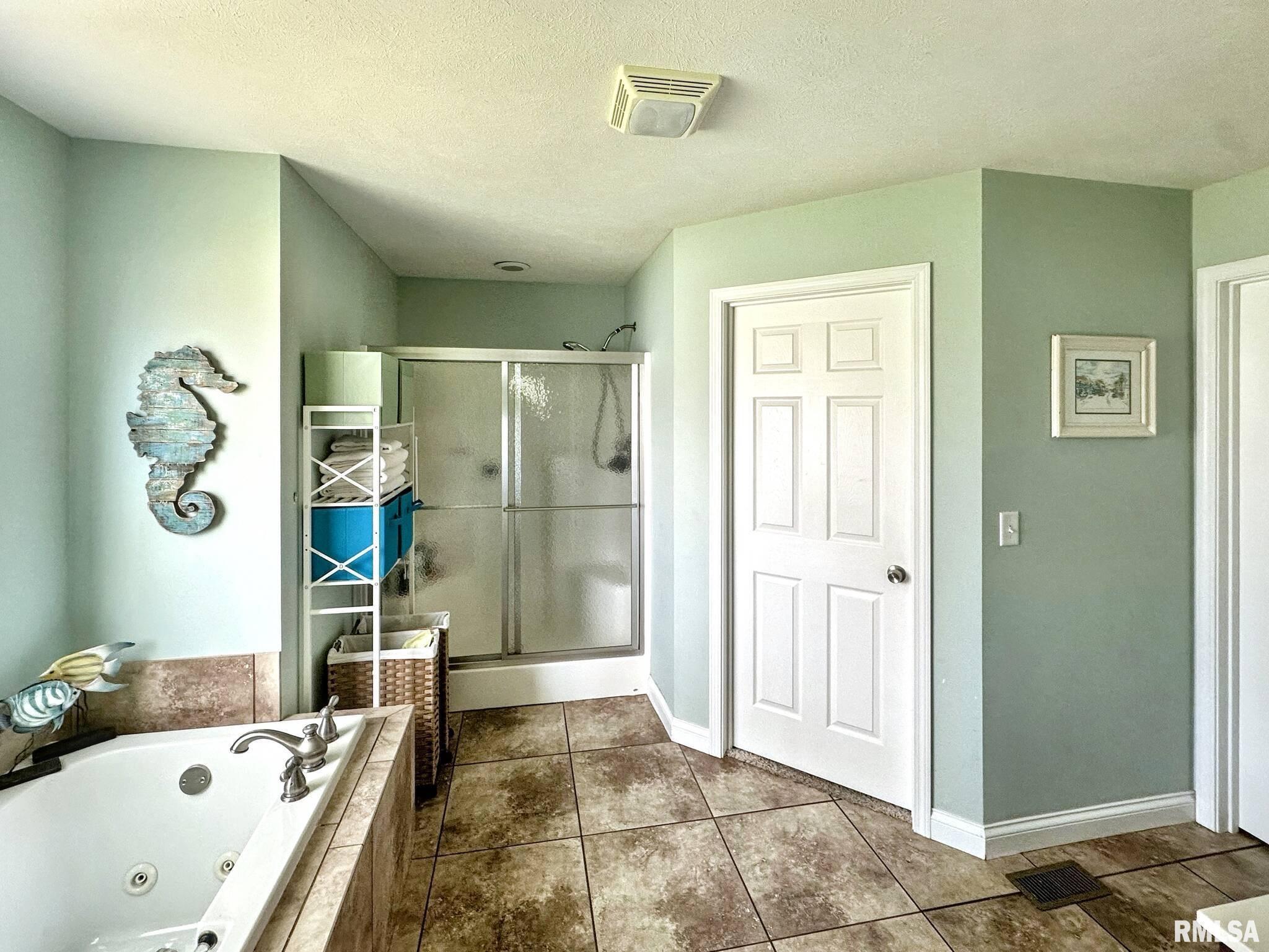 203 Breeze Drive, Carterville, Illinois image 7