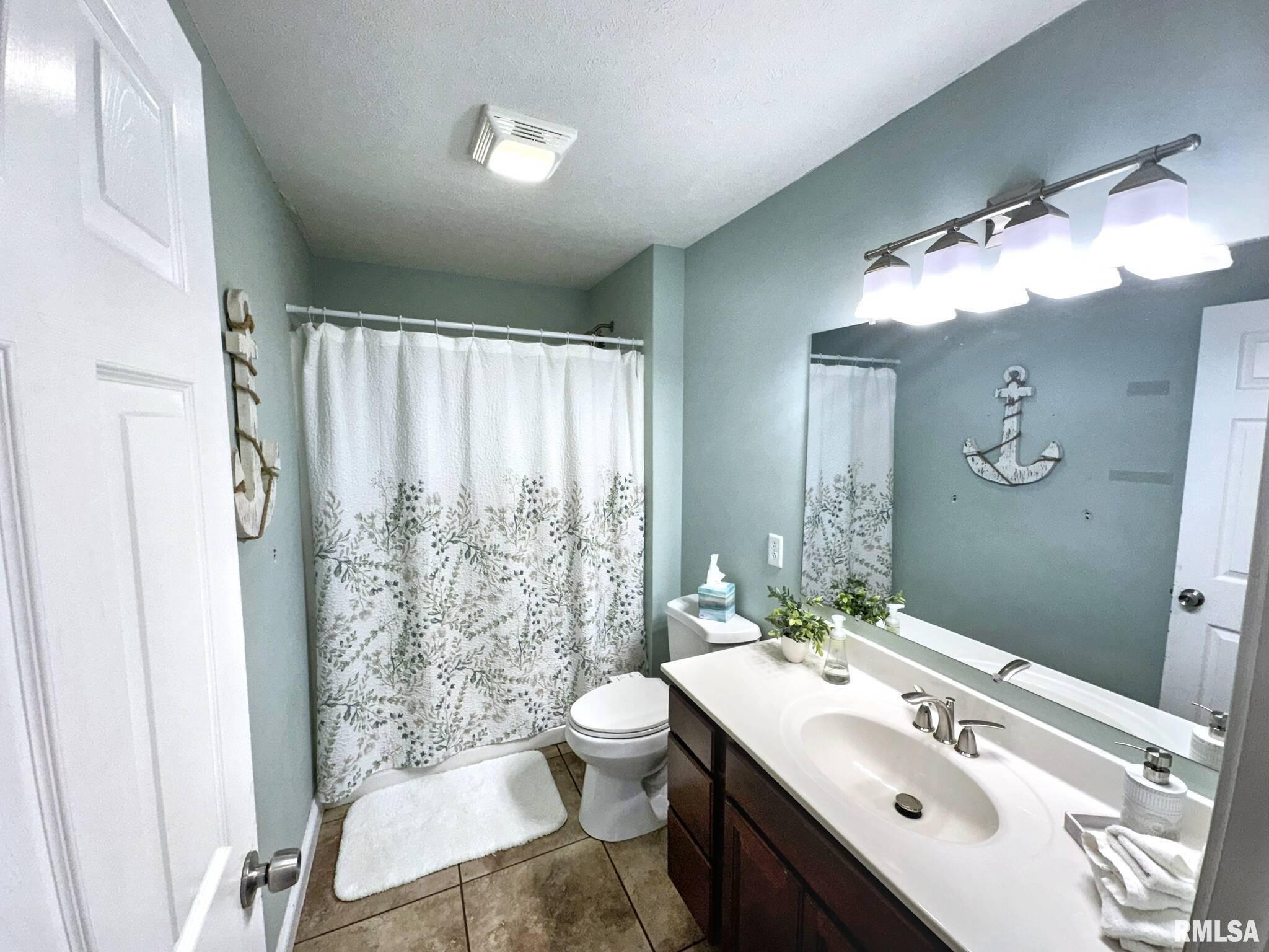 203 Breeze Drive, Carterville, Illinois image 11