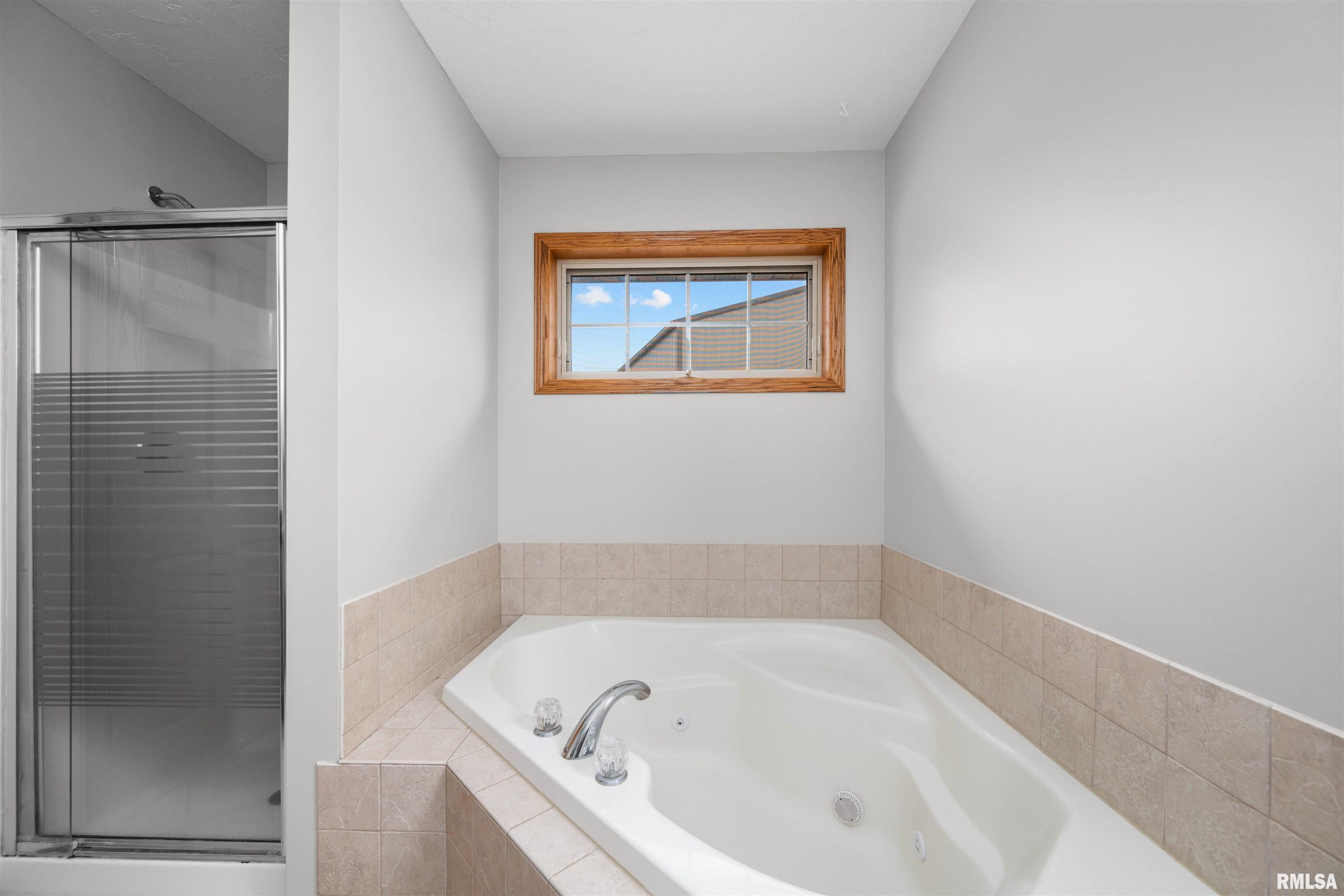 2260A 260th Avenue, De Witt, Iowa image 21