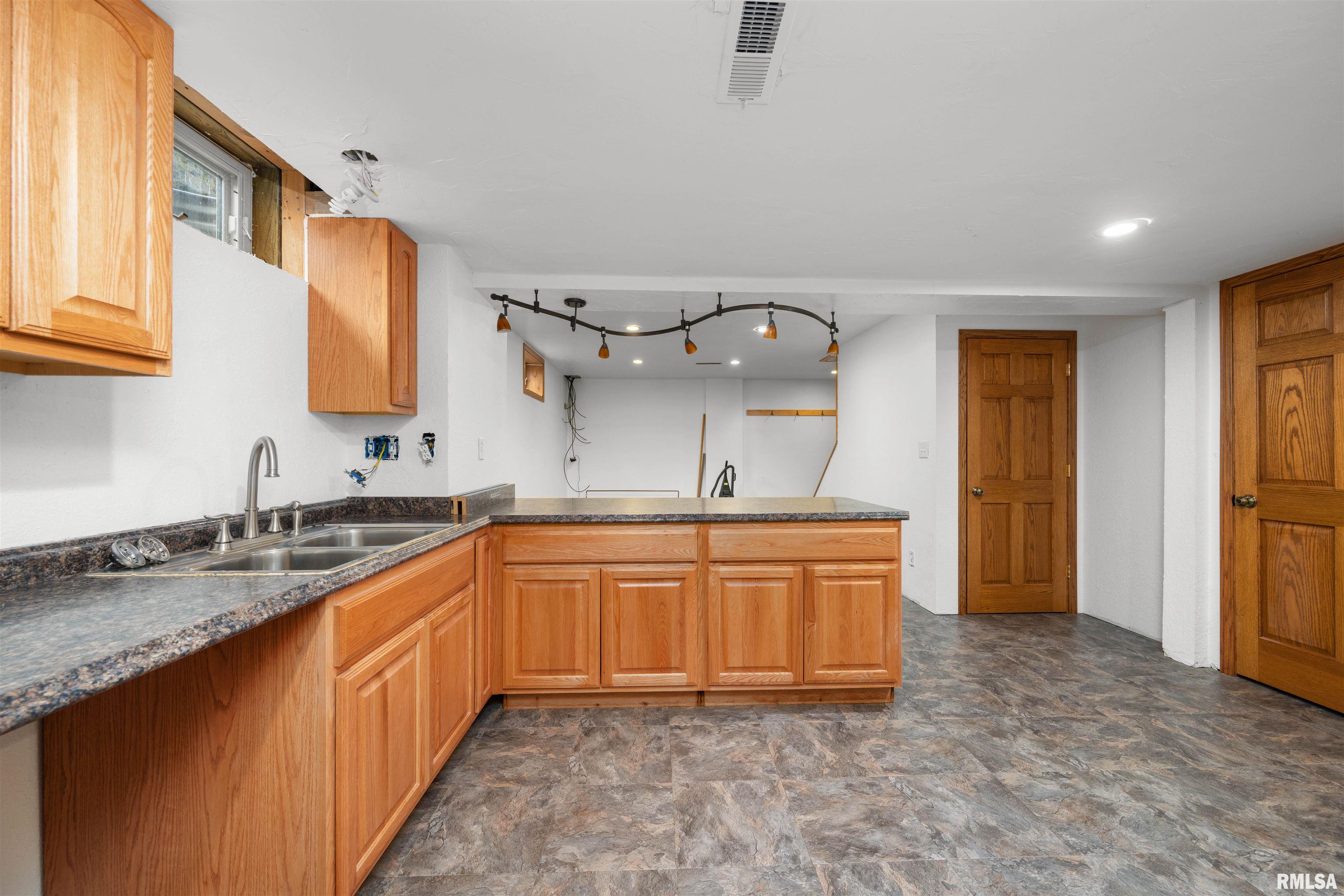 2260A 260th Avenue, De Witt, Iowa image 32