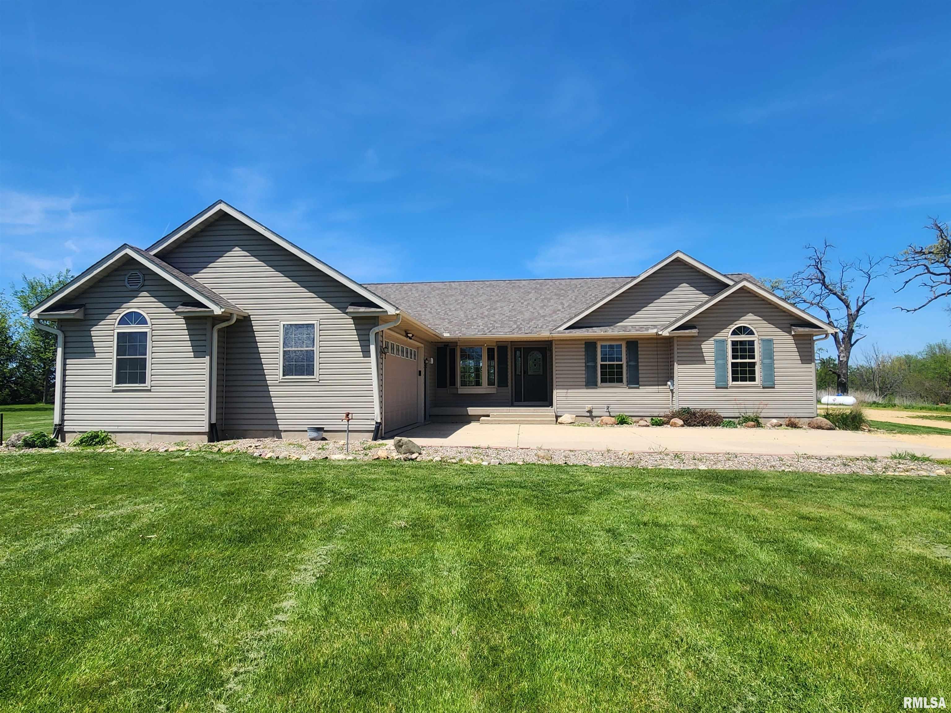 2260A 260th Avenue, De Witt, Iowa image 2