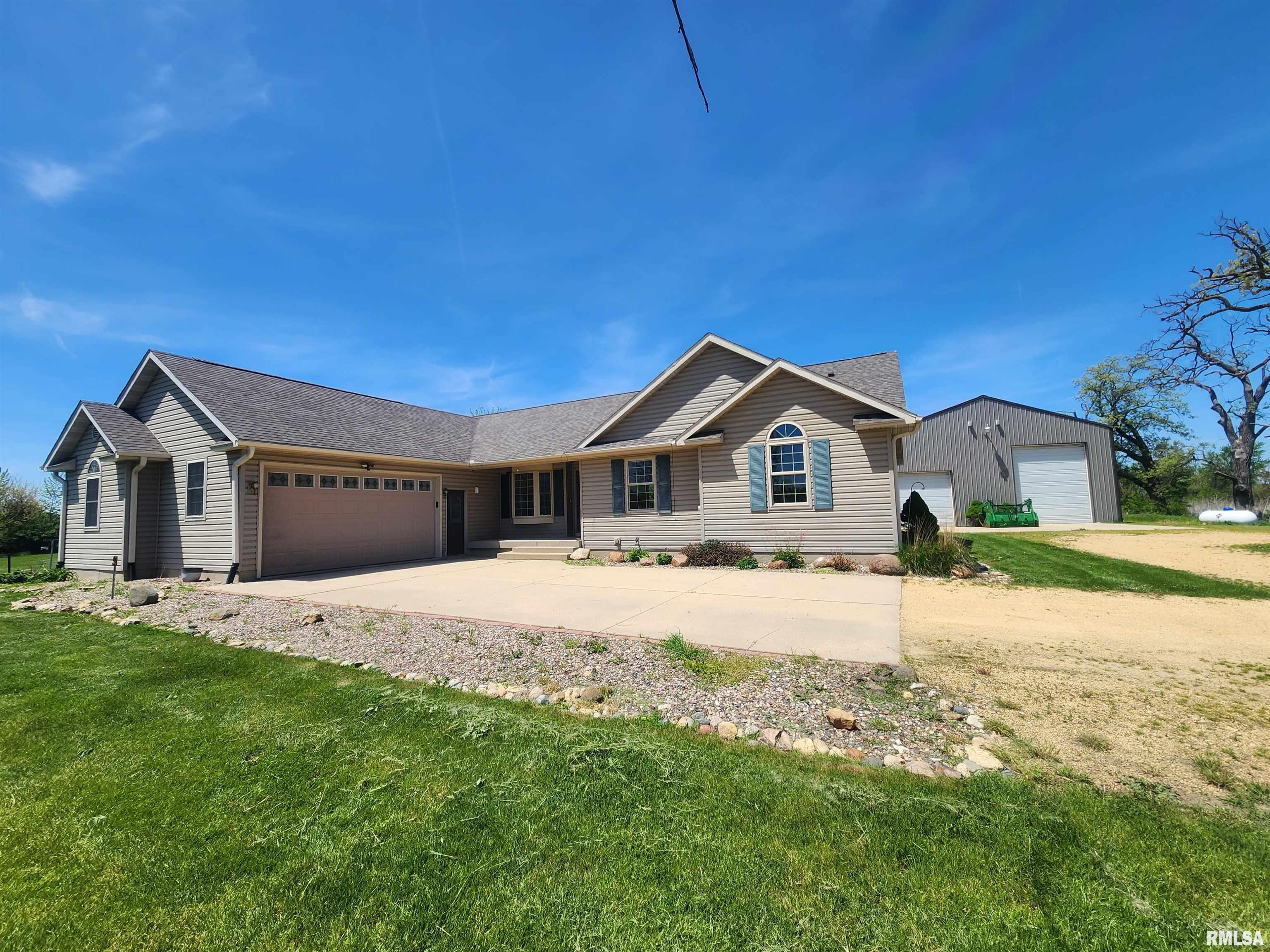 2260A 260th Avenue, De Witt, Iowa image 1