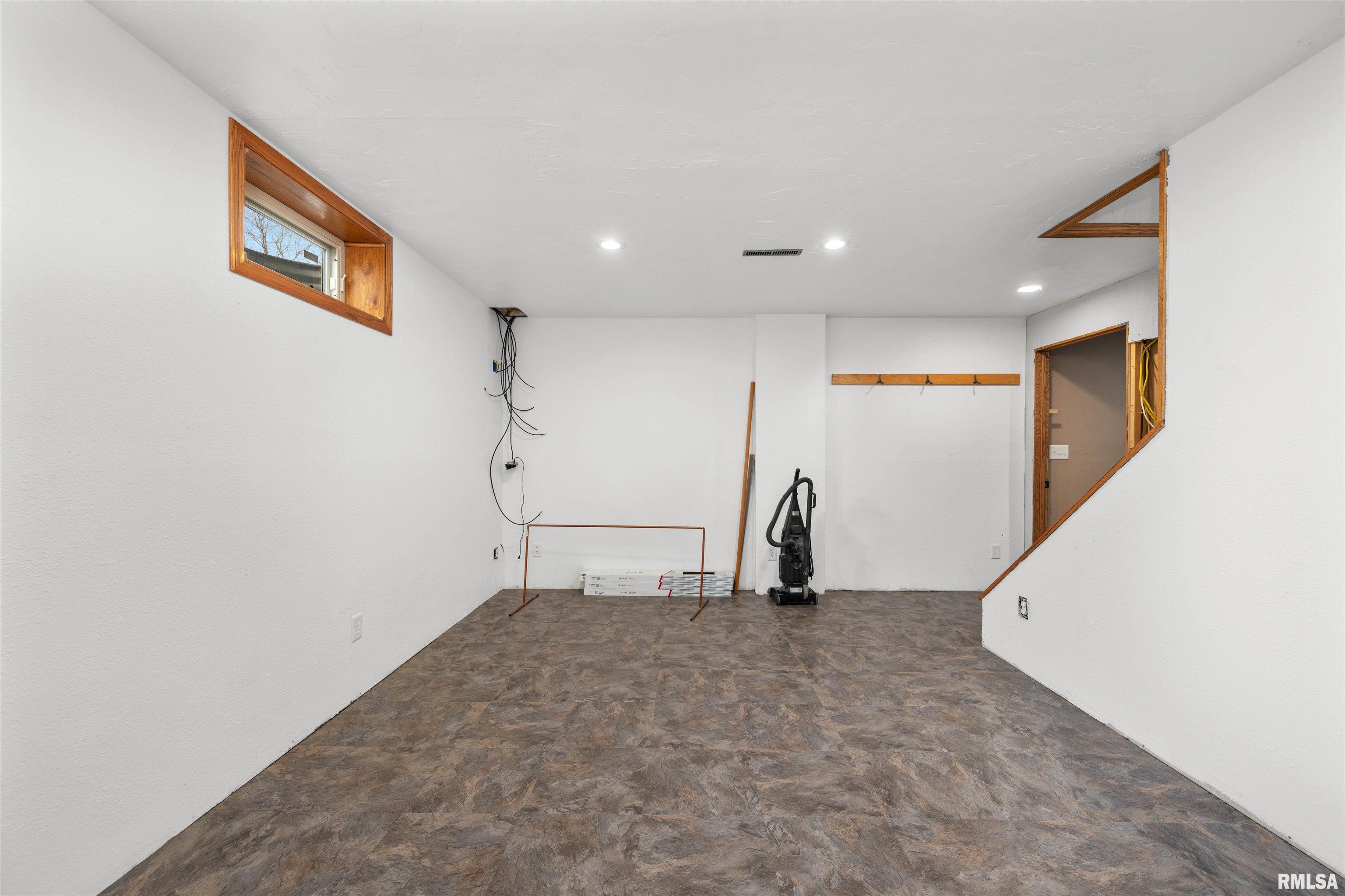 2260A 260th Avenue, De Witt, Iowa image 33