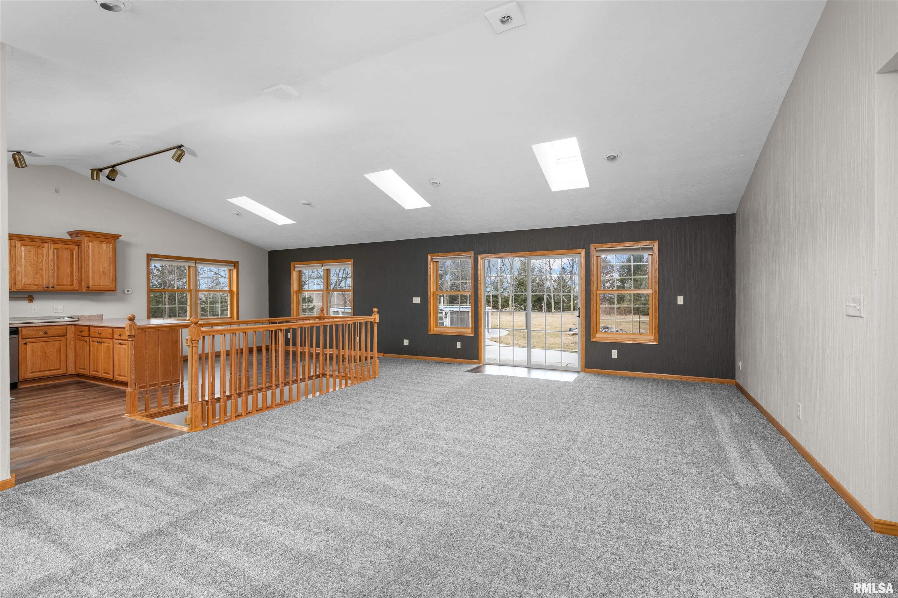 2260A 260th Avenue, De Witt, Iowa image 9