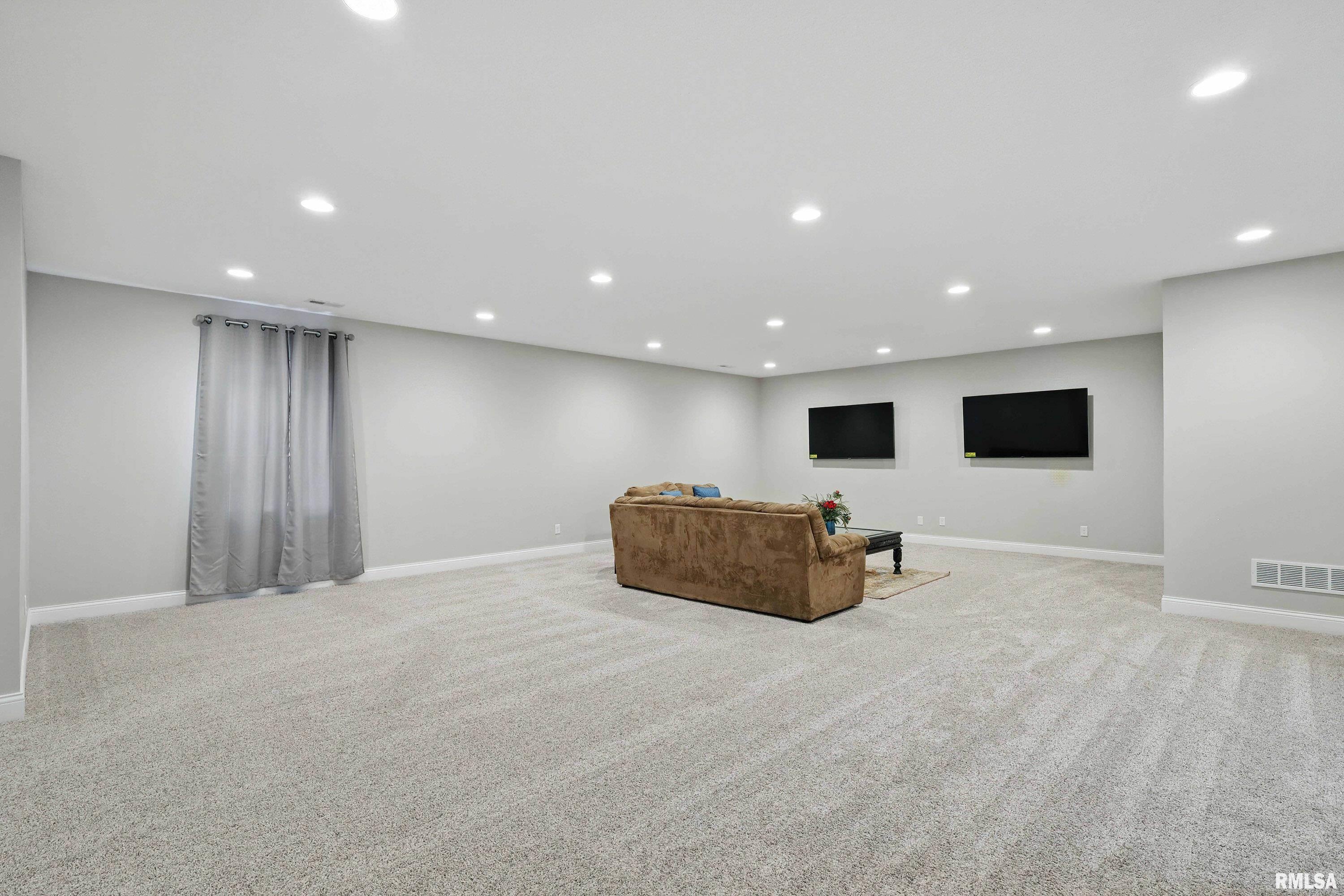 720 Deer Woods Drive, Davenport, Iowa image 32