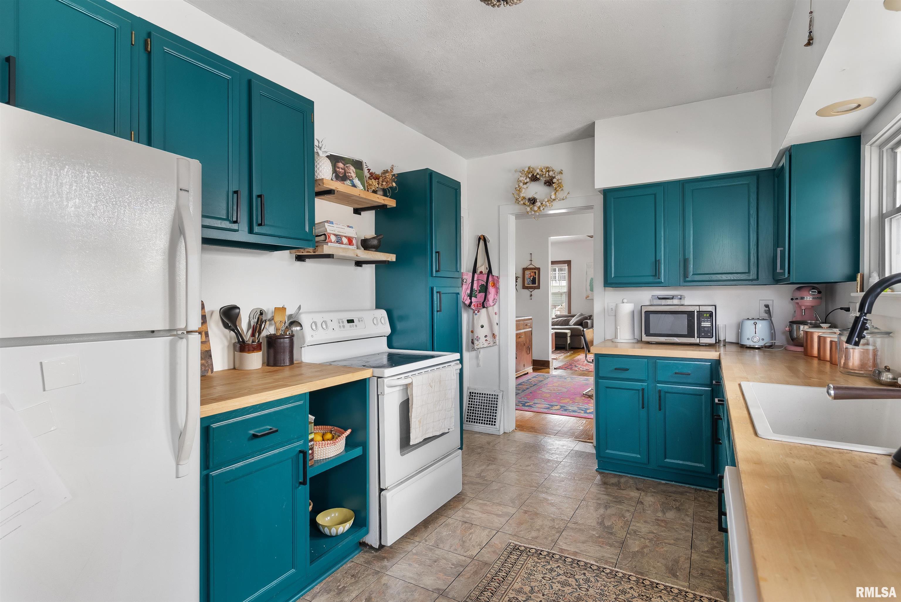 2502 E 18th Street, Davenport, Iowa image 10