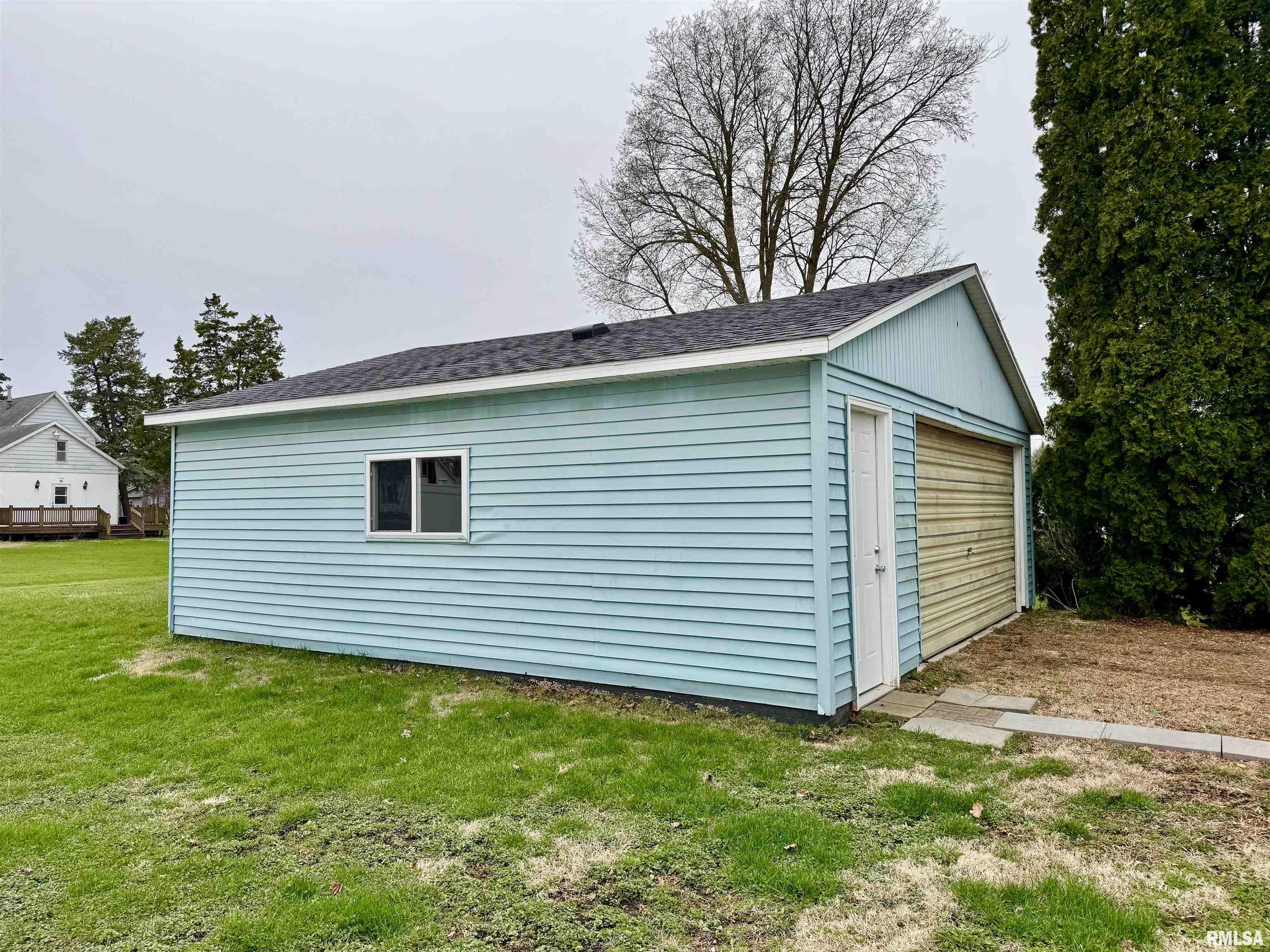 709 W Boston Avenue, Monmouth, Illinois image 24