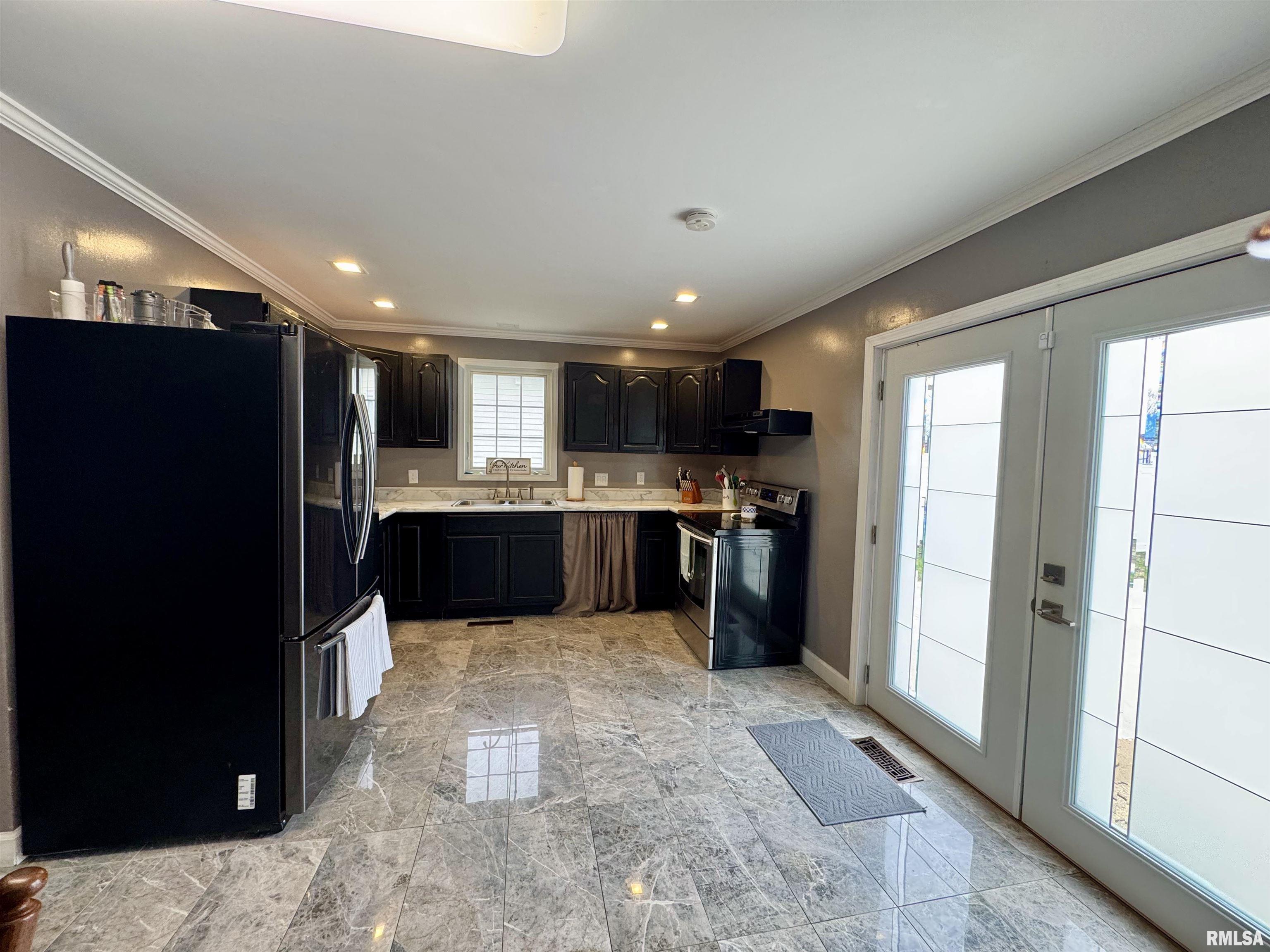 709 W Boston Avenue, Monmouth, Illinois image 11