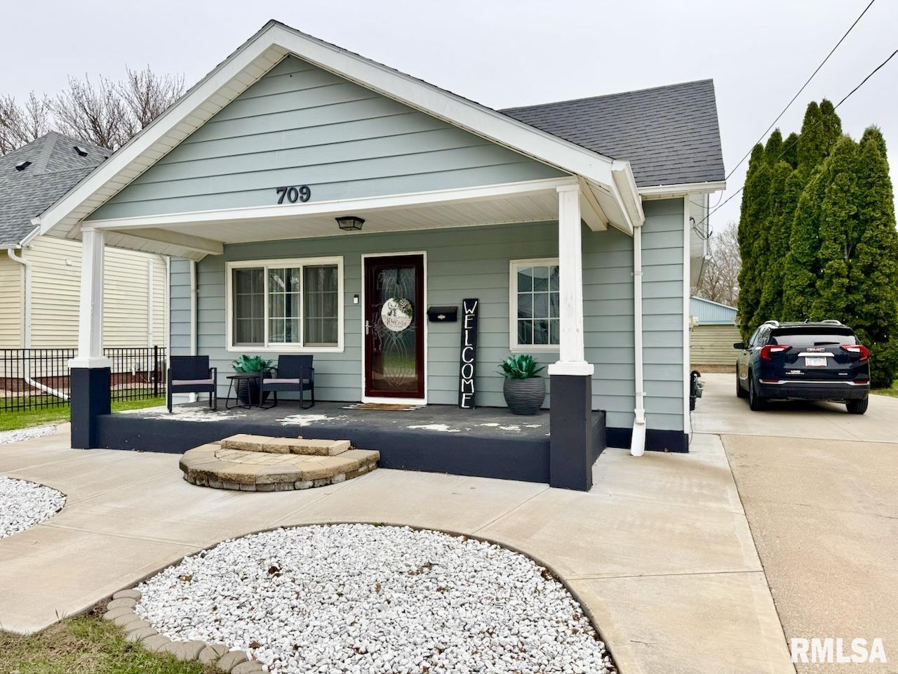 709 W Boston Avenue, Monmouth, Illinois image 2