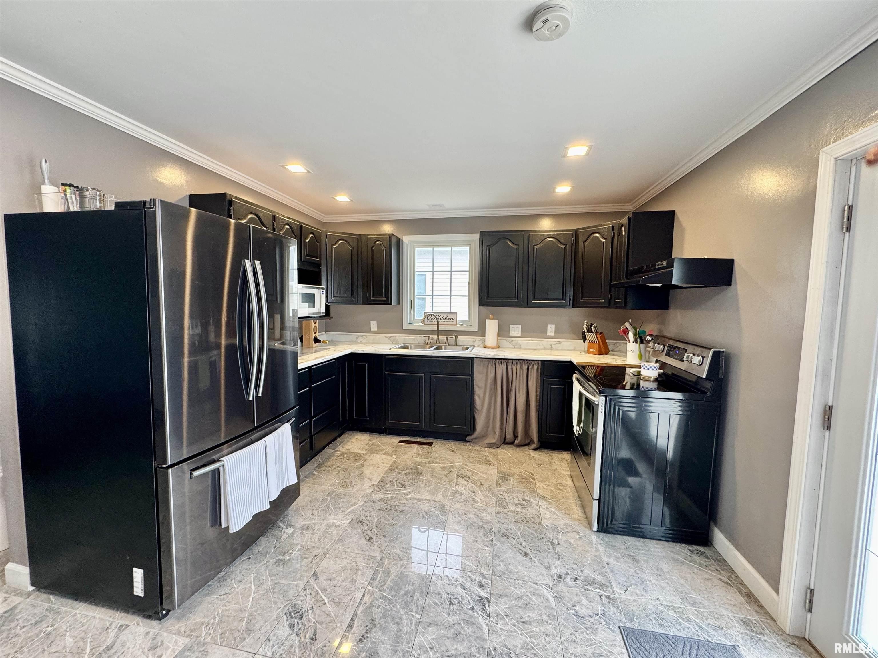 709 W Boston Avenue, Monmouth, Illinois image 12