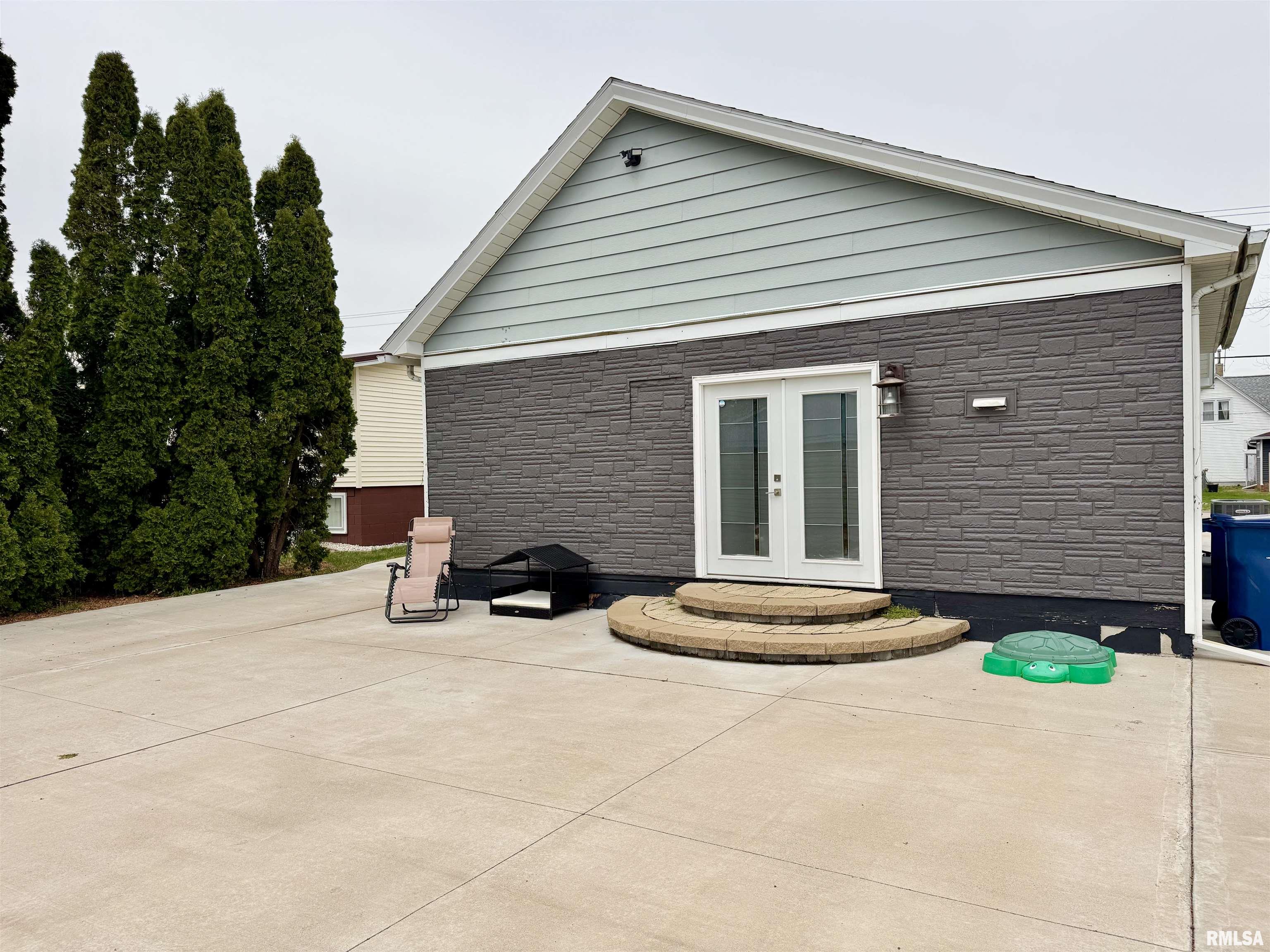 709 W Boston Avenue, Monmouth, Illinois image 22