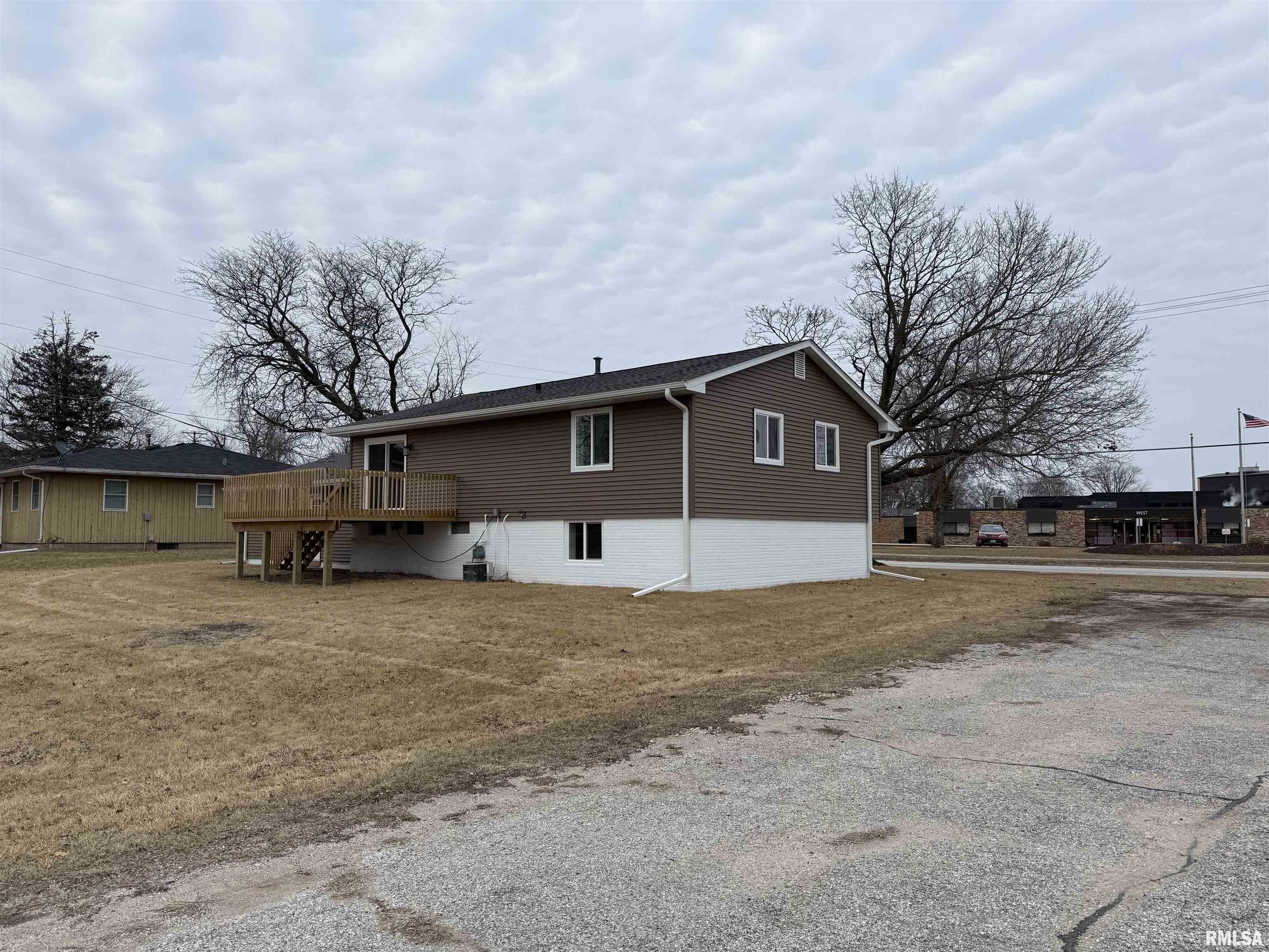 206 S 5th Street, Eldridge, Iowa image 4
