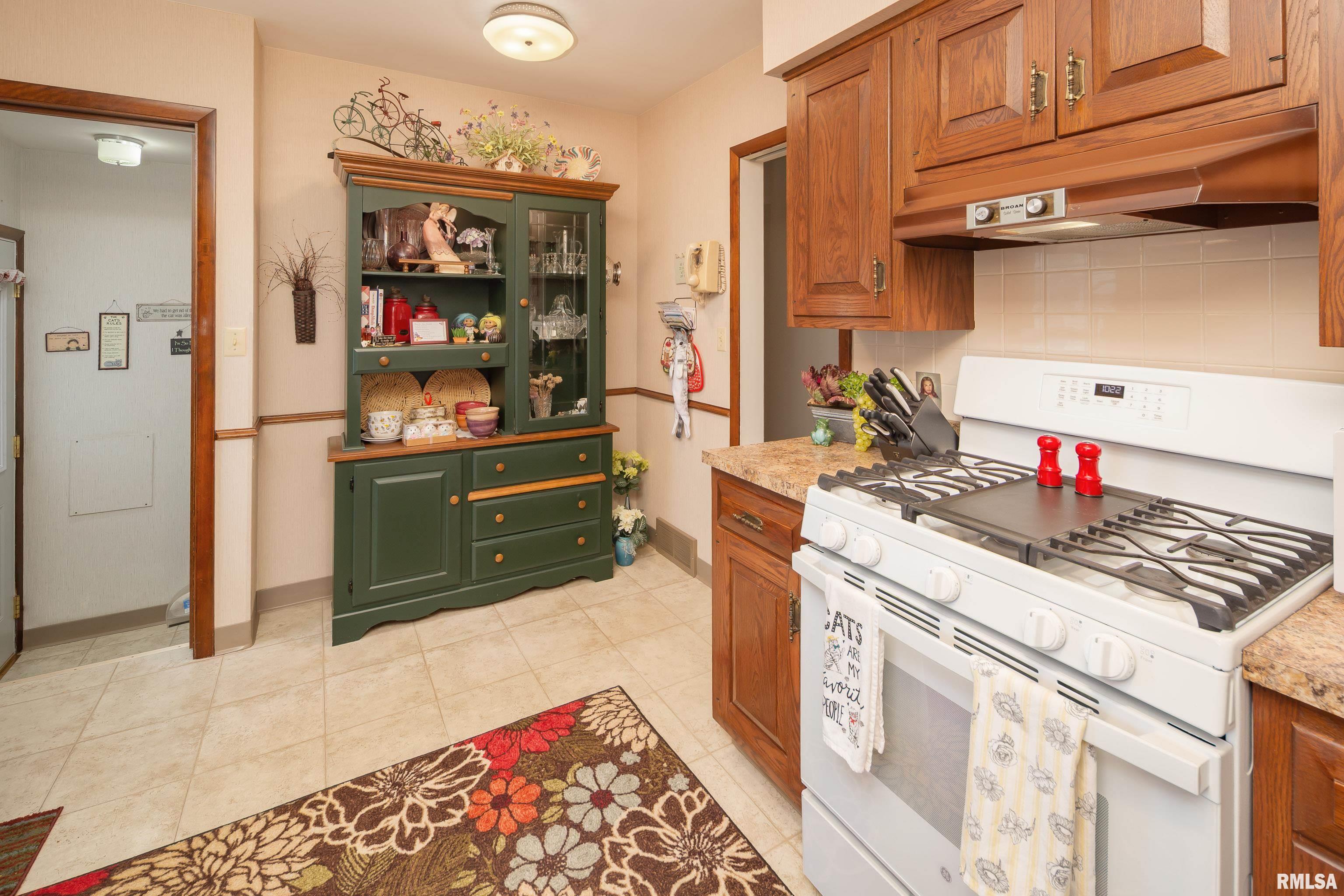 2321 31st Street A, Moline, Illinois image 9