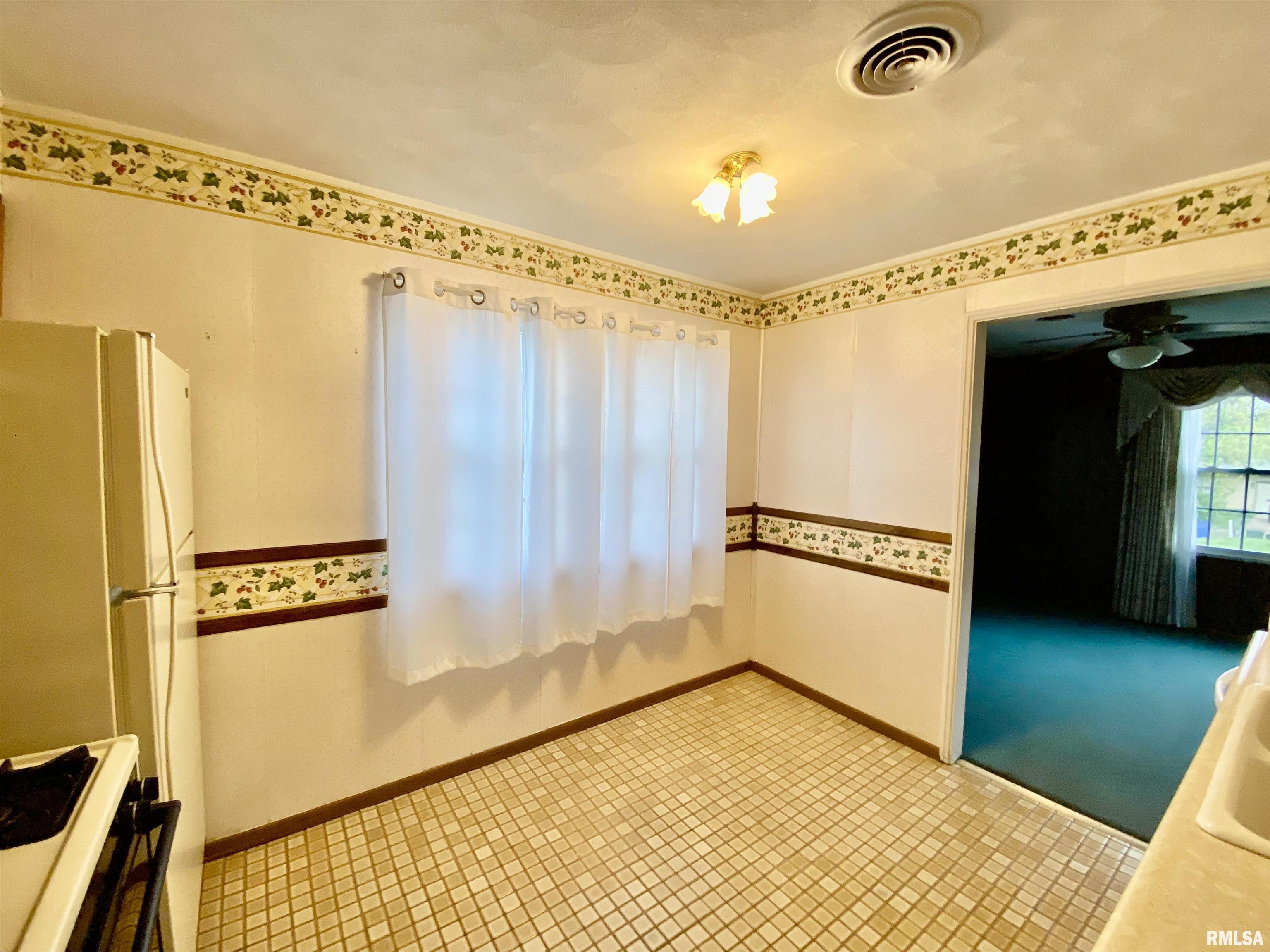 5426 N Glen Elm Drive, Peoria Heights, Illinois image 15