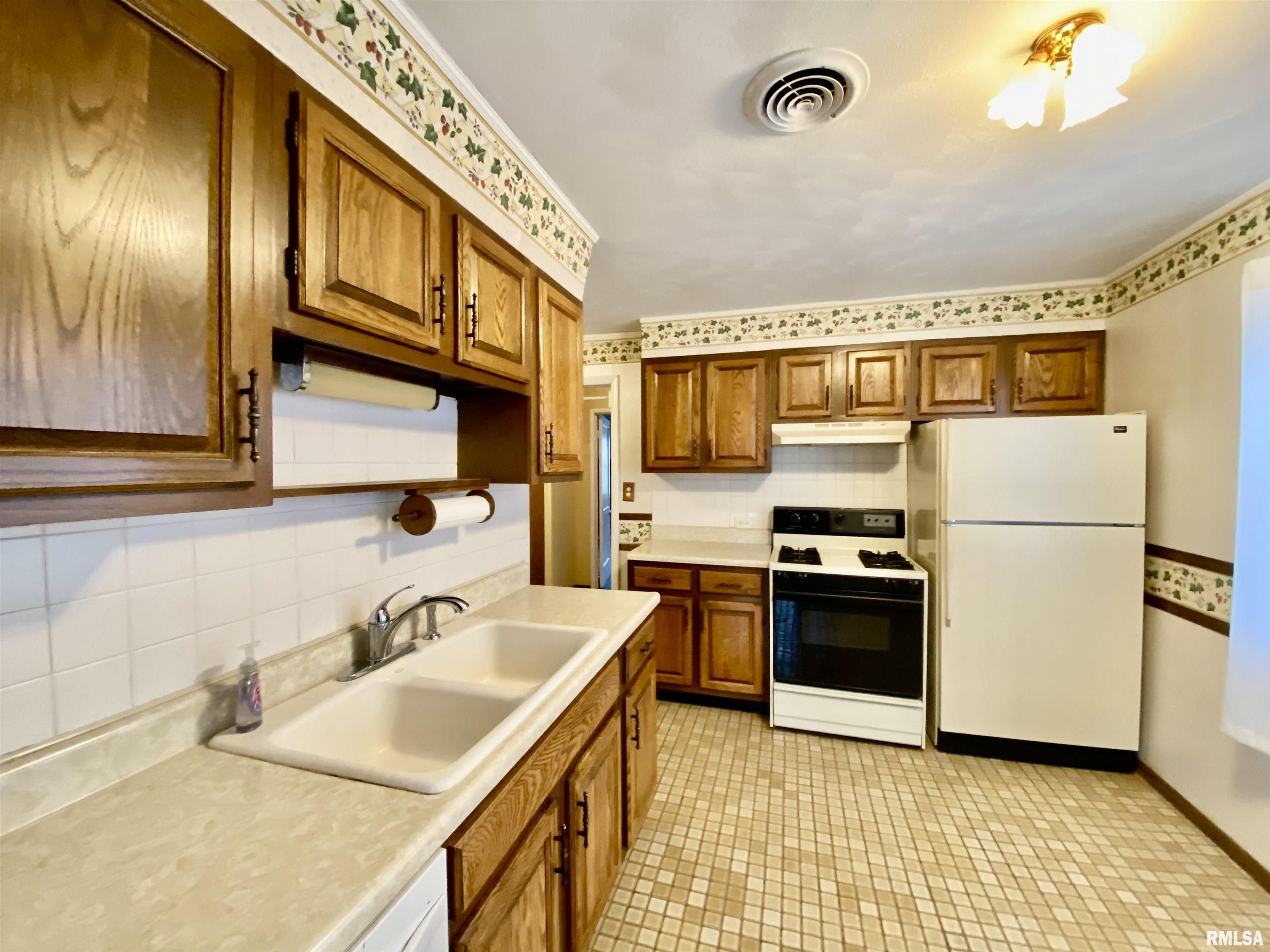 5426 N Glen Elm Drive, Peoria Heights, Illinois image 14