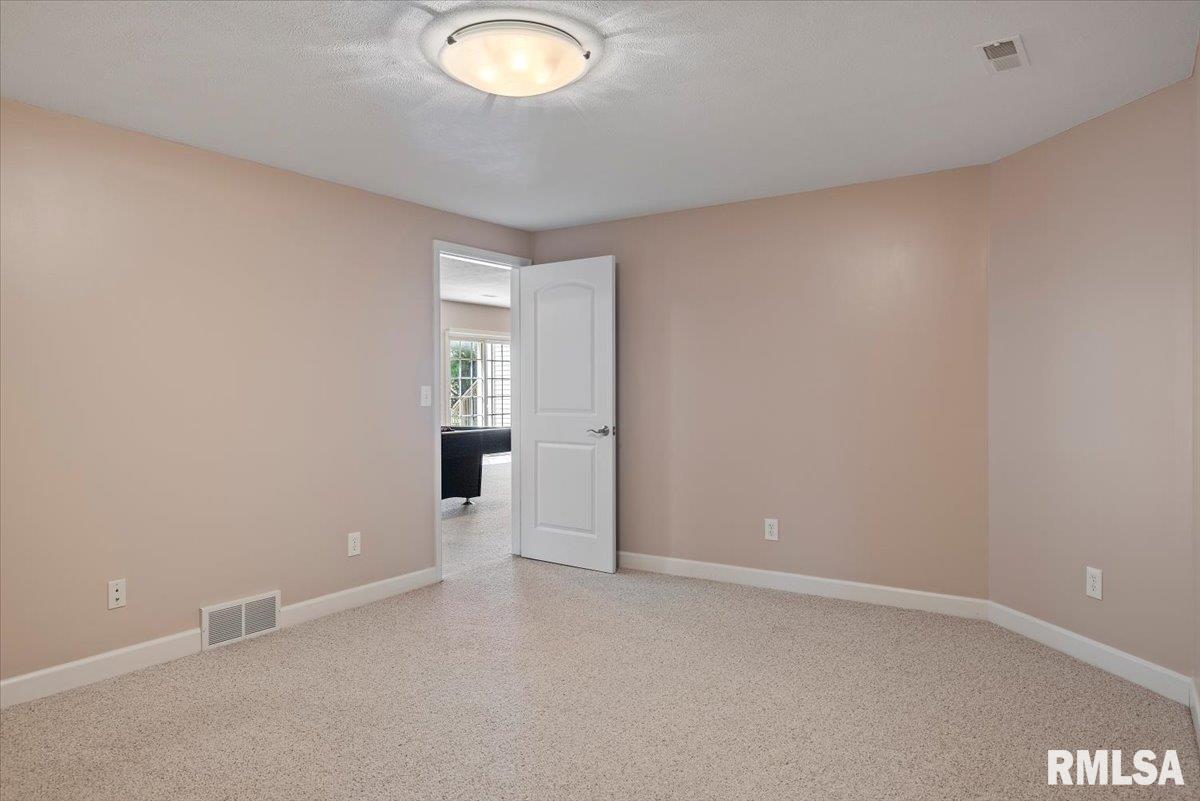 1629 Hoechester Road, Springfield, Illinois image 41