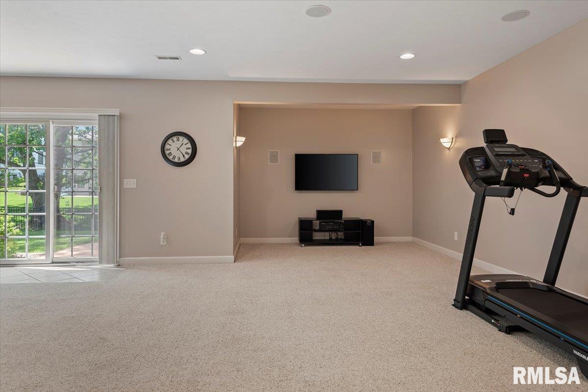 1629 Hoechester Road, Springfield, Illinois image 33