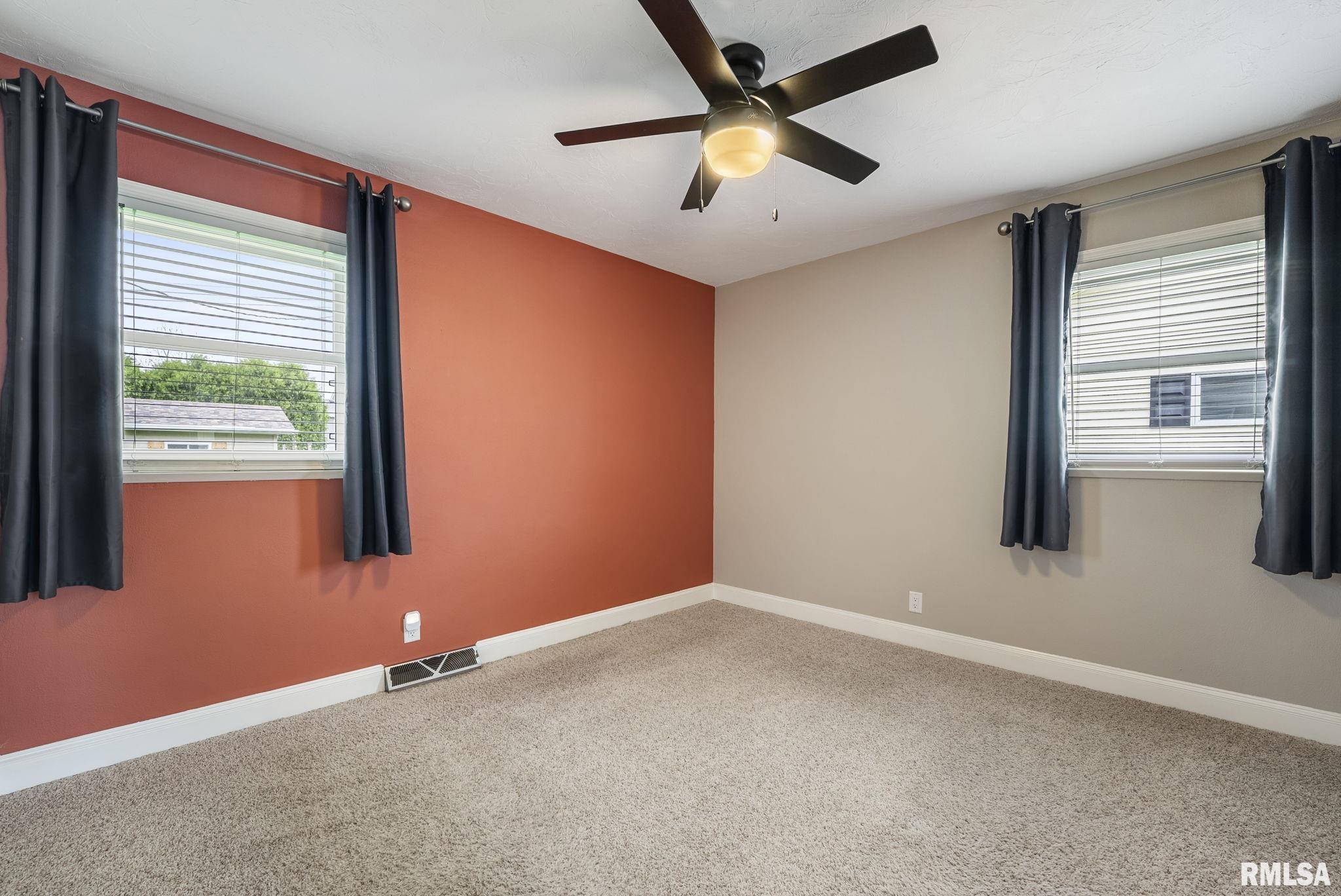 312 Lamphere Drive, Blue Grass, Iowa image 12