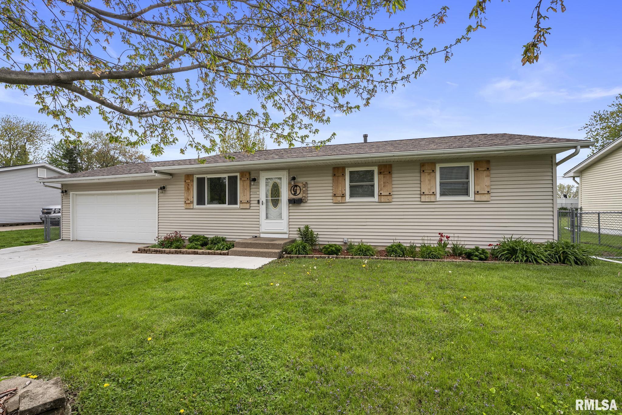 312 Lamphere Drive, Blue Grass, Iowa image 1