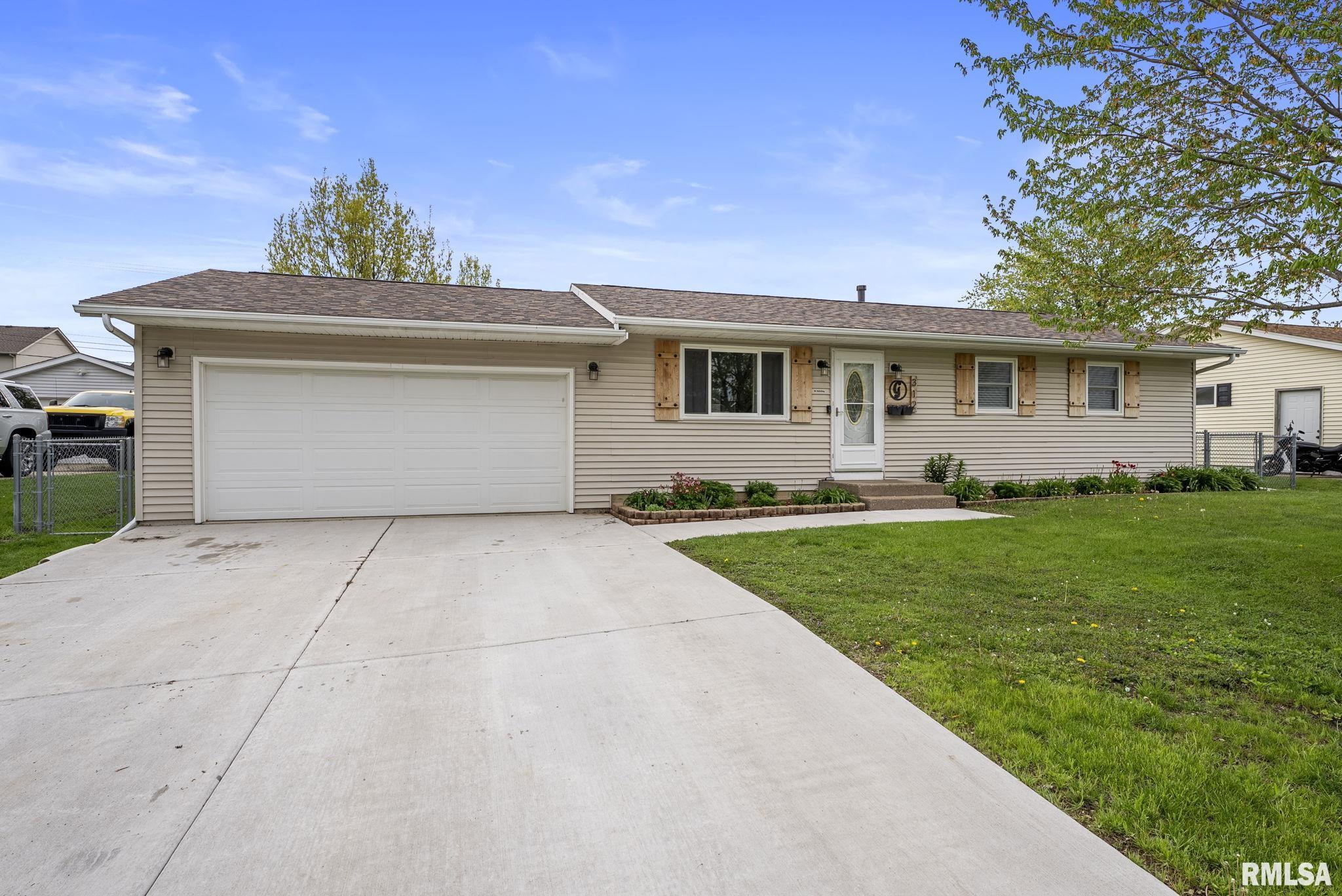 312 Lamphere Drive, Blue Grass, Iowa image 3
