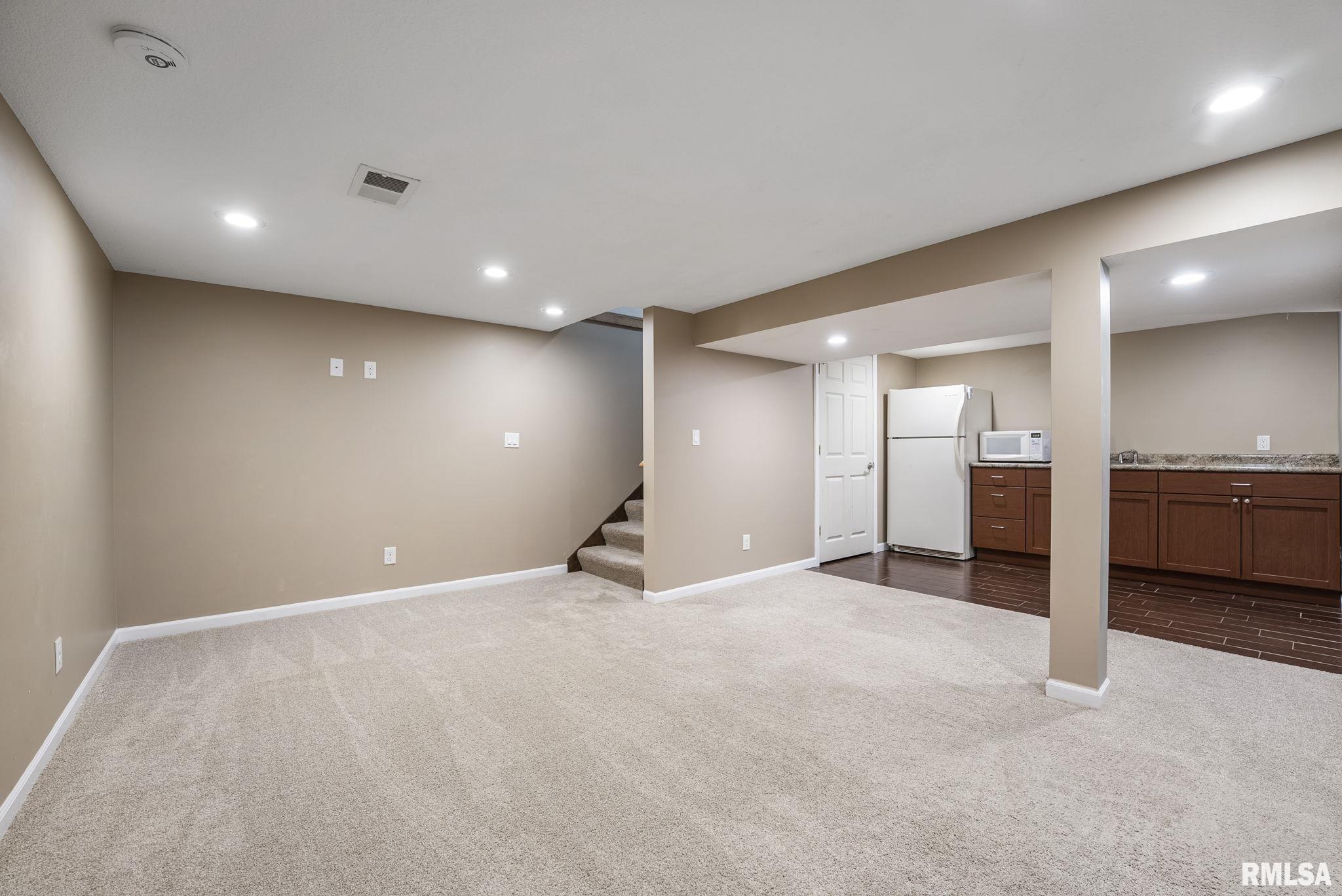 312 Lamphere Drive, Blue Grass, Iowa image 15