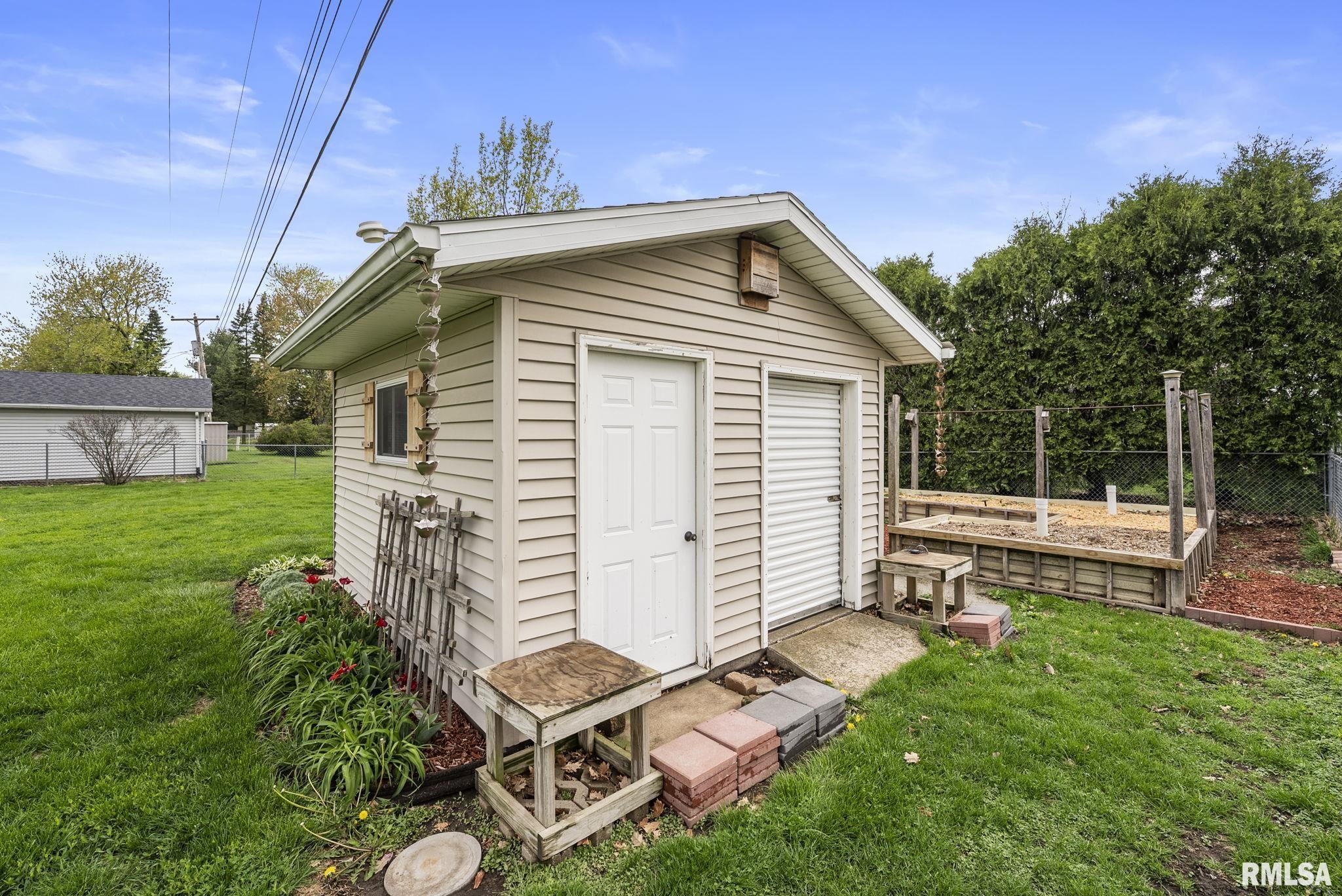 312 Lamphere Drive, Blue Grass, Iowa image 26