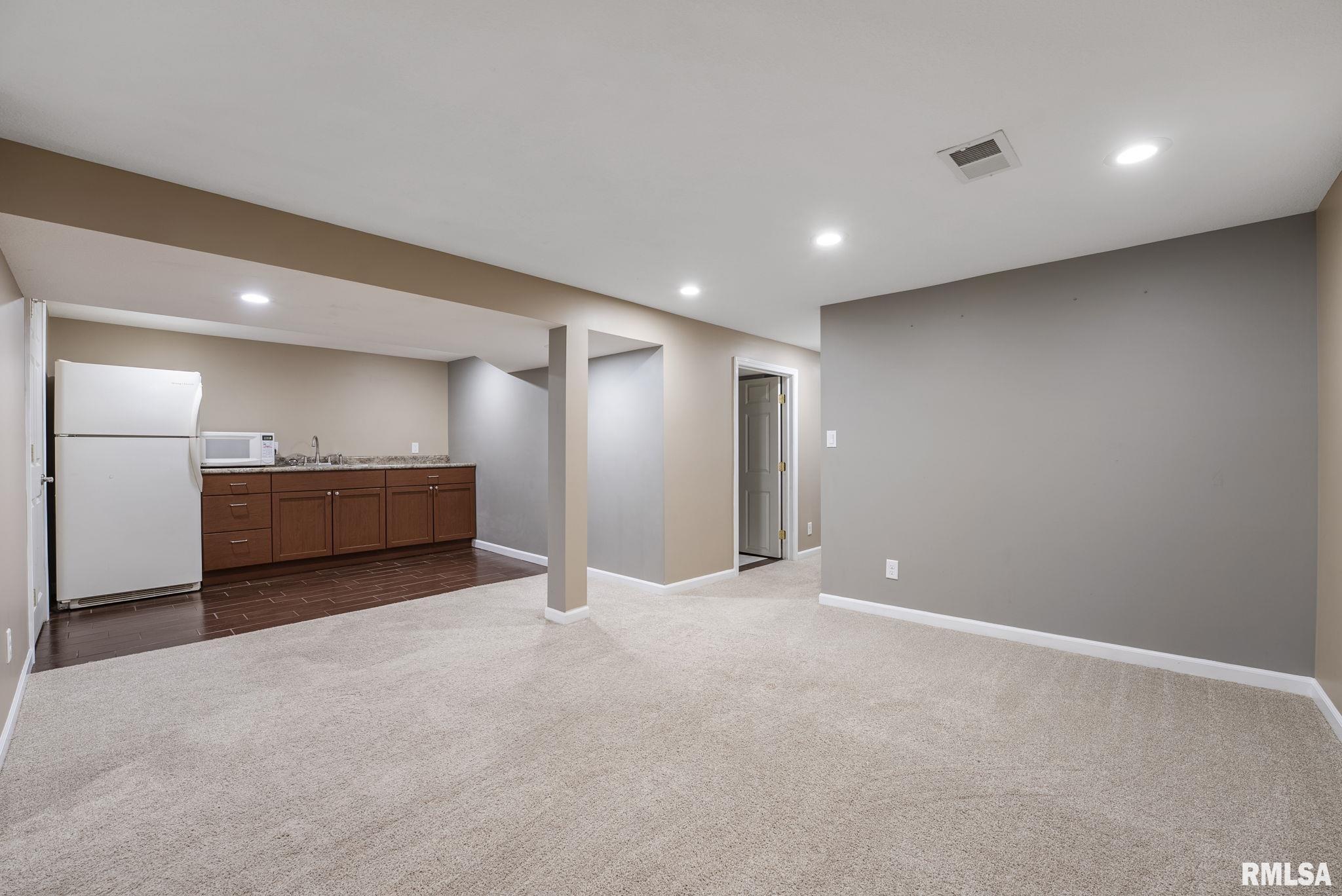 312 Lamphere Drive, Blue Grass, Iowa image 14