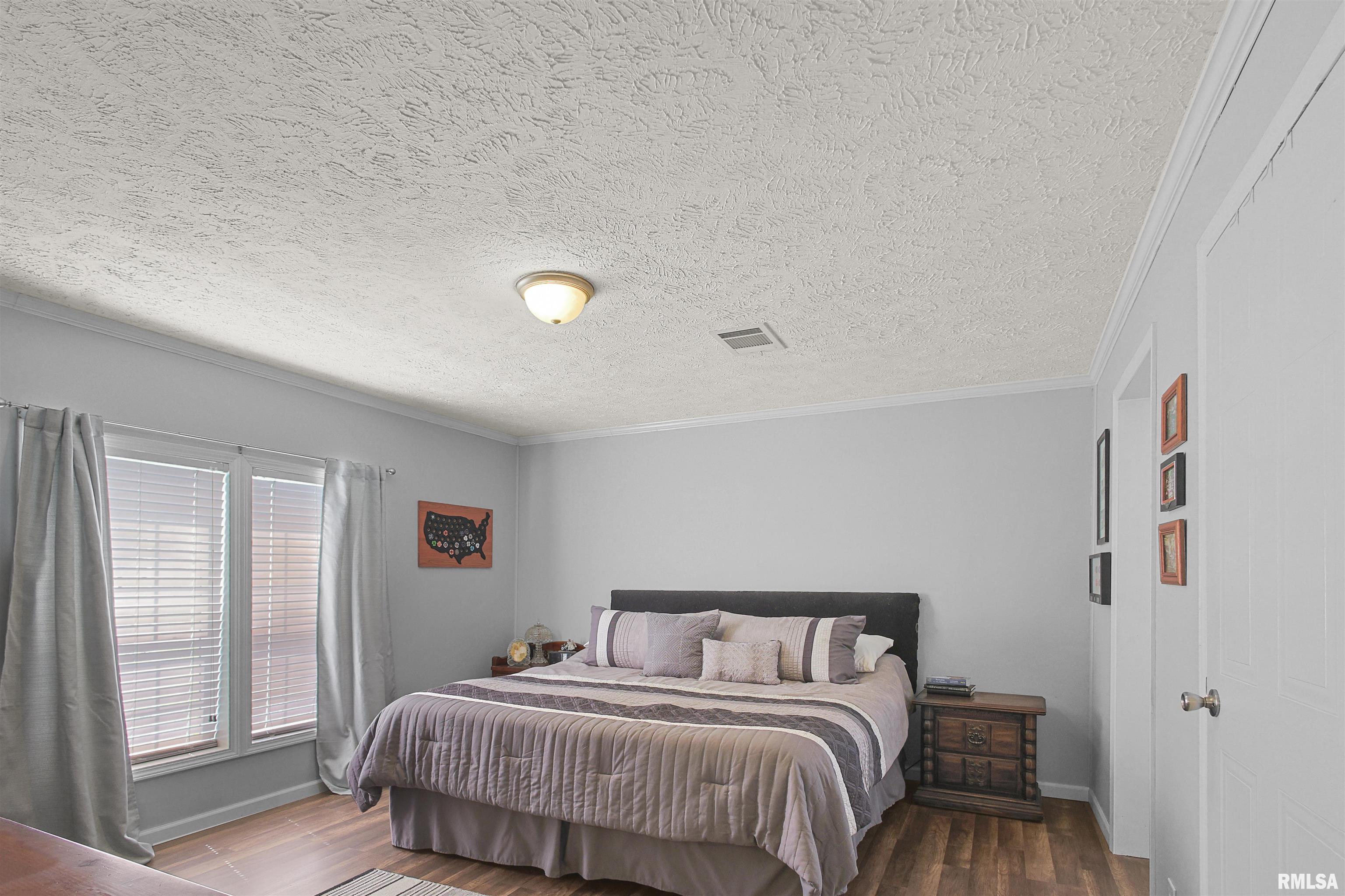 102 E Woolcott Street, Harrisburg, Illinois image 13