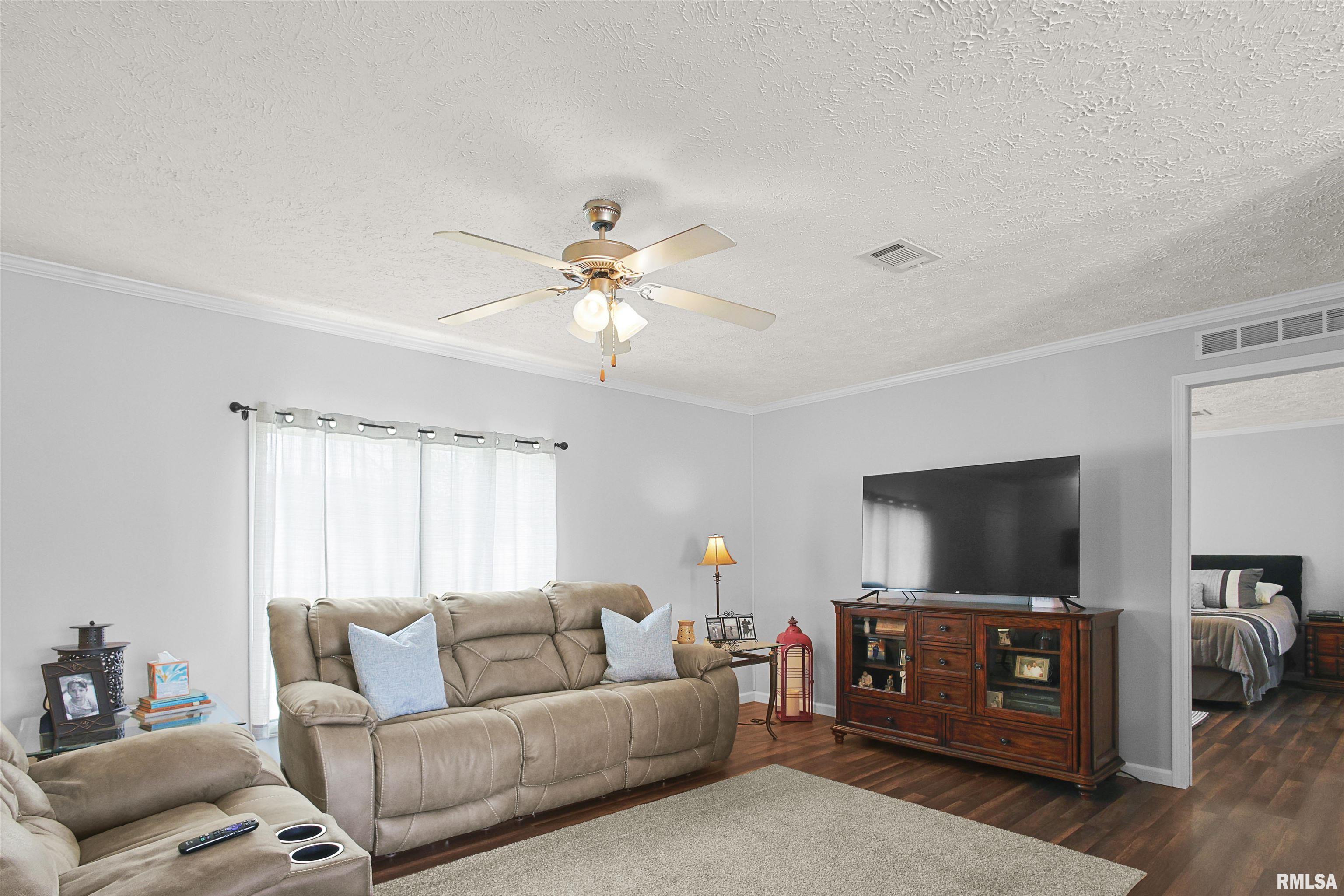 102 E Woolcott Street, Harrisburg, Illinois image 10