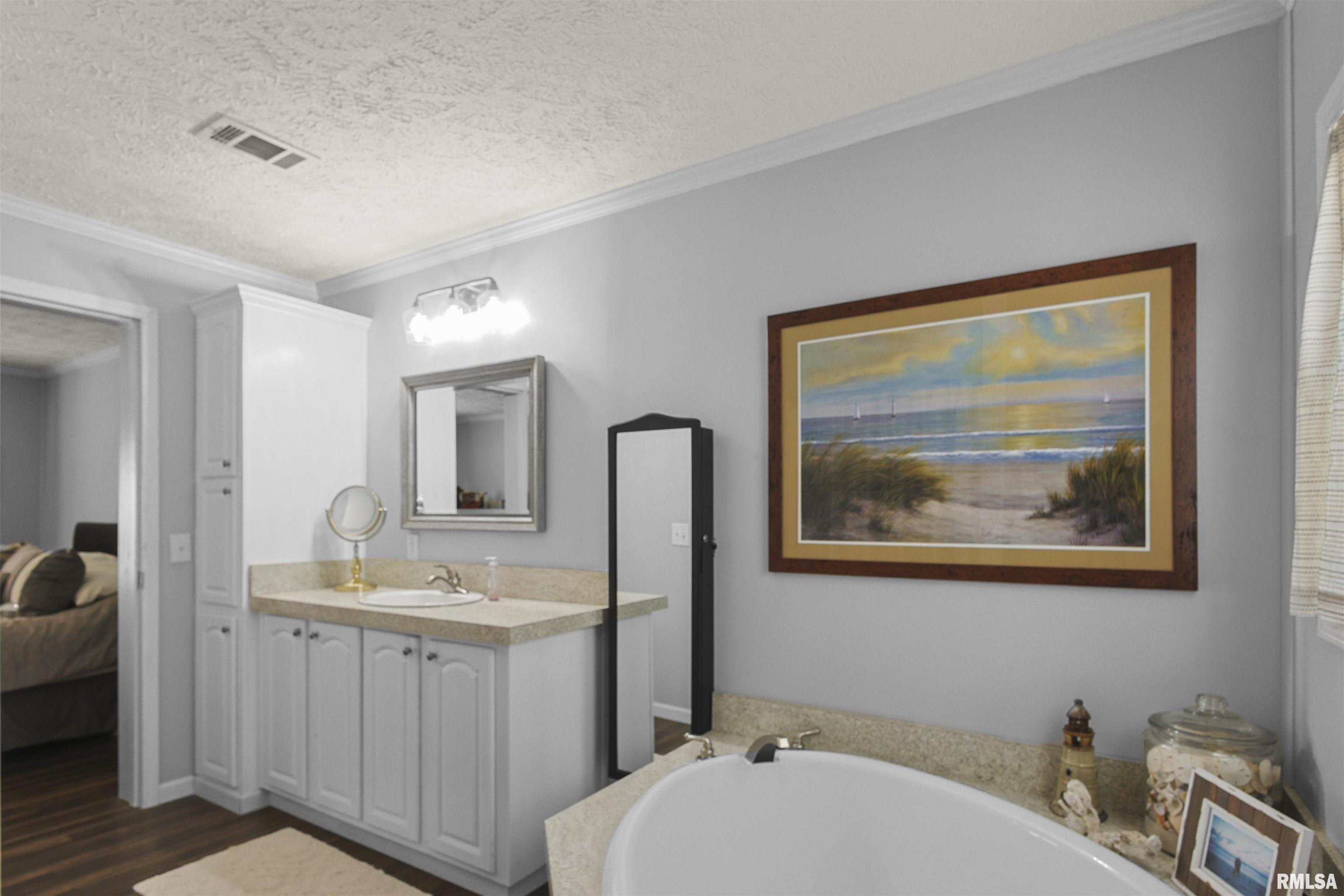 102 E Woolcott Street, Harrisburg, Illinois image 15
