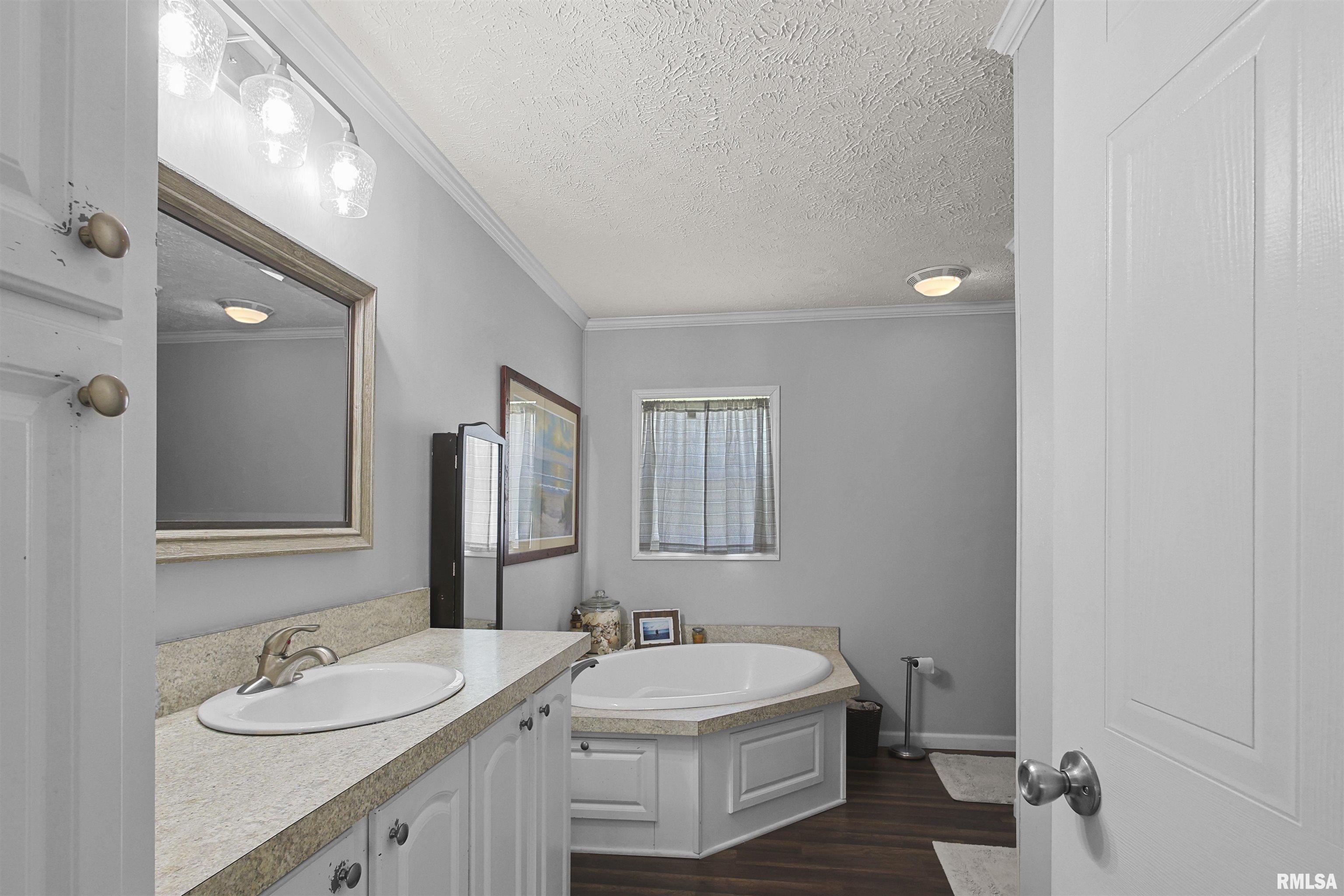 102 E Woolcott Street, Harrisburg, Illinois image 14