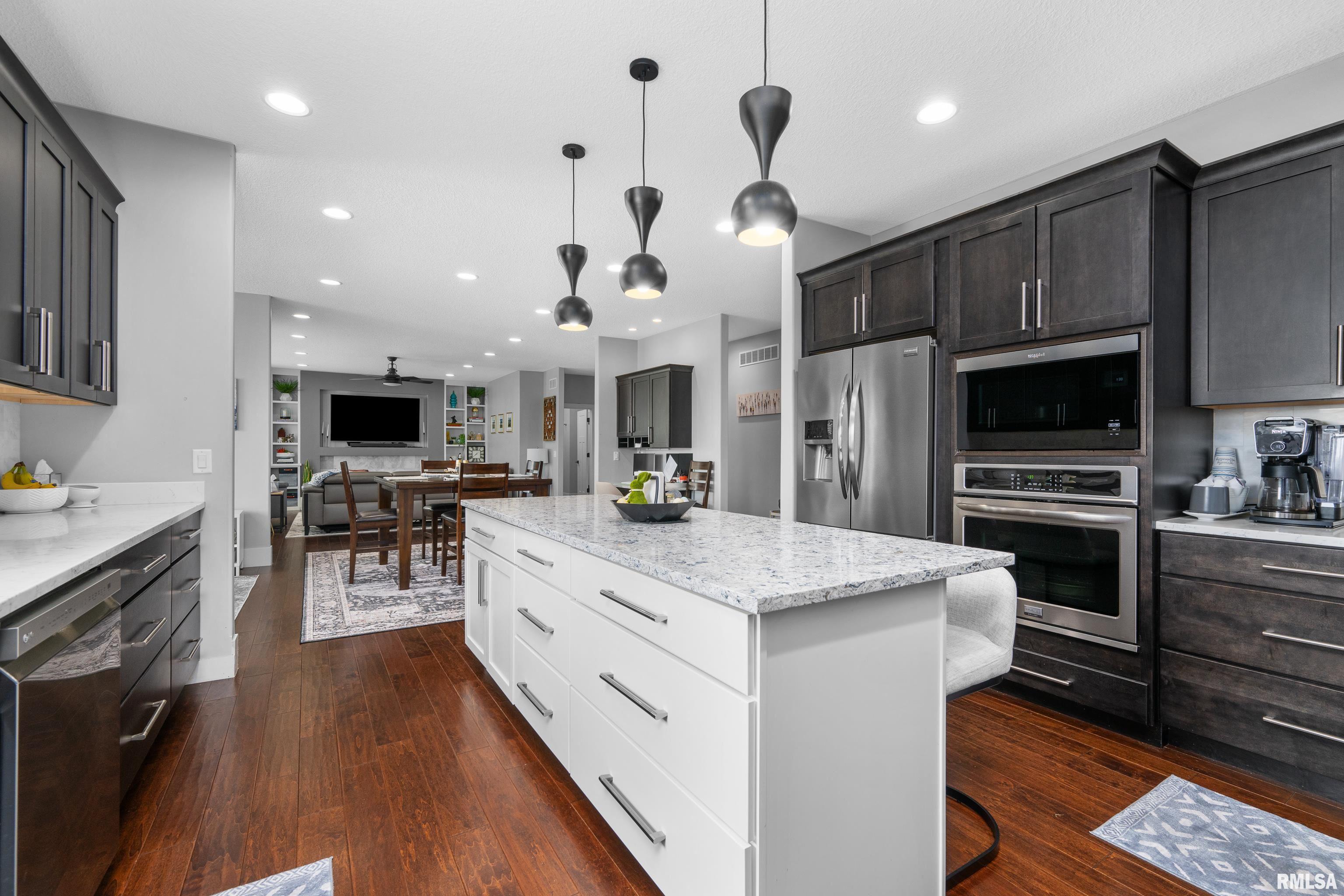 5523 Allison Drive, Bettendorf, Iowa image 25