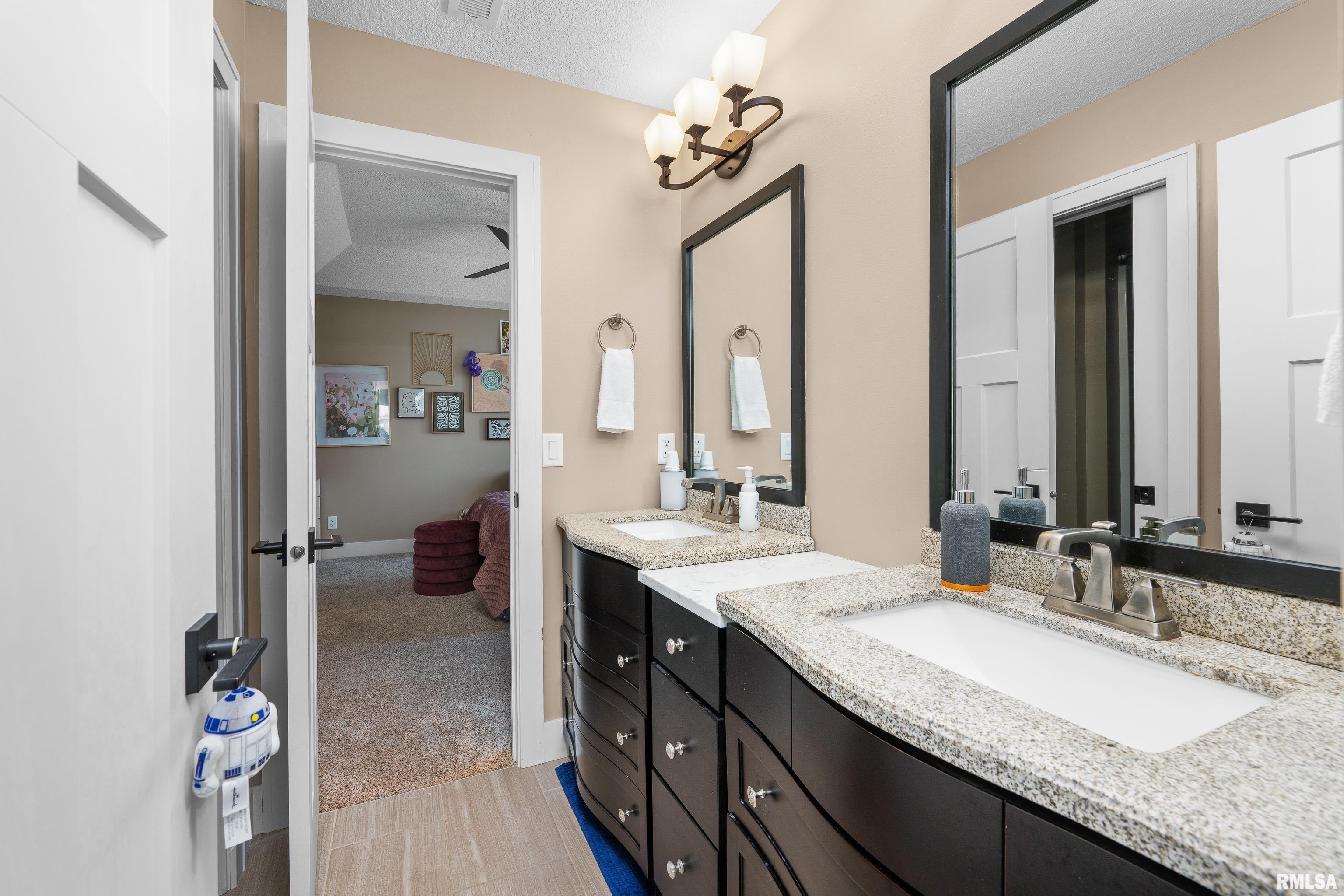 5523 Allison Drive, Bettendorf, Iowa image 33