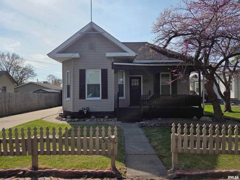 Photo of 330 N WEST Street, Carlinville, IL 62626 (MLS # CA1042844)