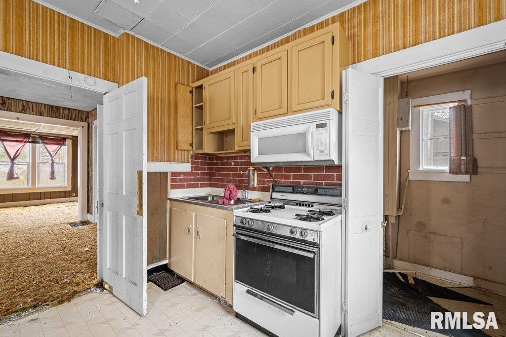 916 E 14th Street, Davenport, Iowa image 12