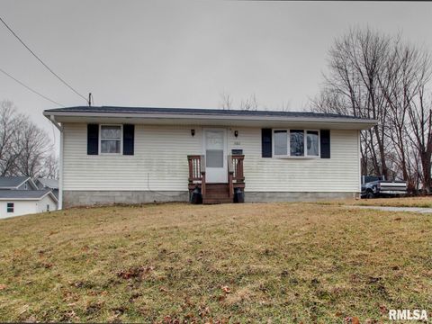 Homes For Sale - 560 Tremont Street<br/> Pike County, Barry, IL 62312