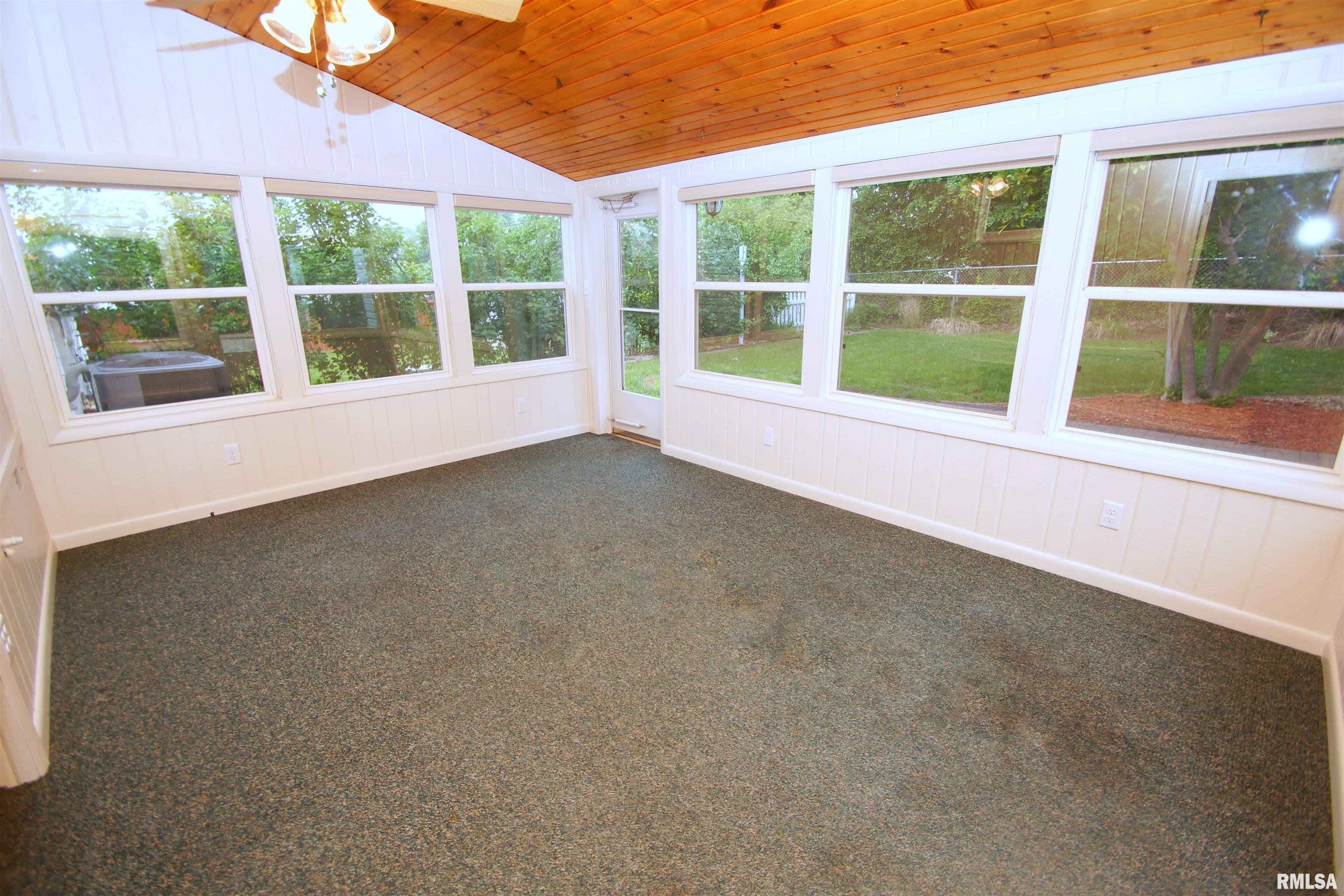 8011 7th Street West, Rock Island, Illinois image 18