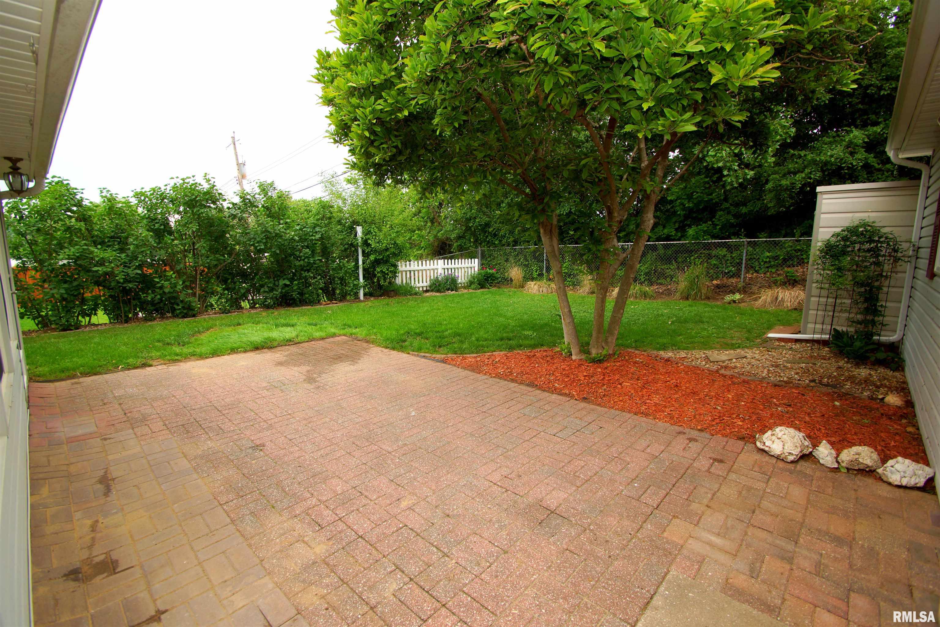 8011 7th Street West, Rock Island, Illinois image 22
