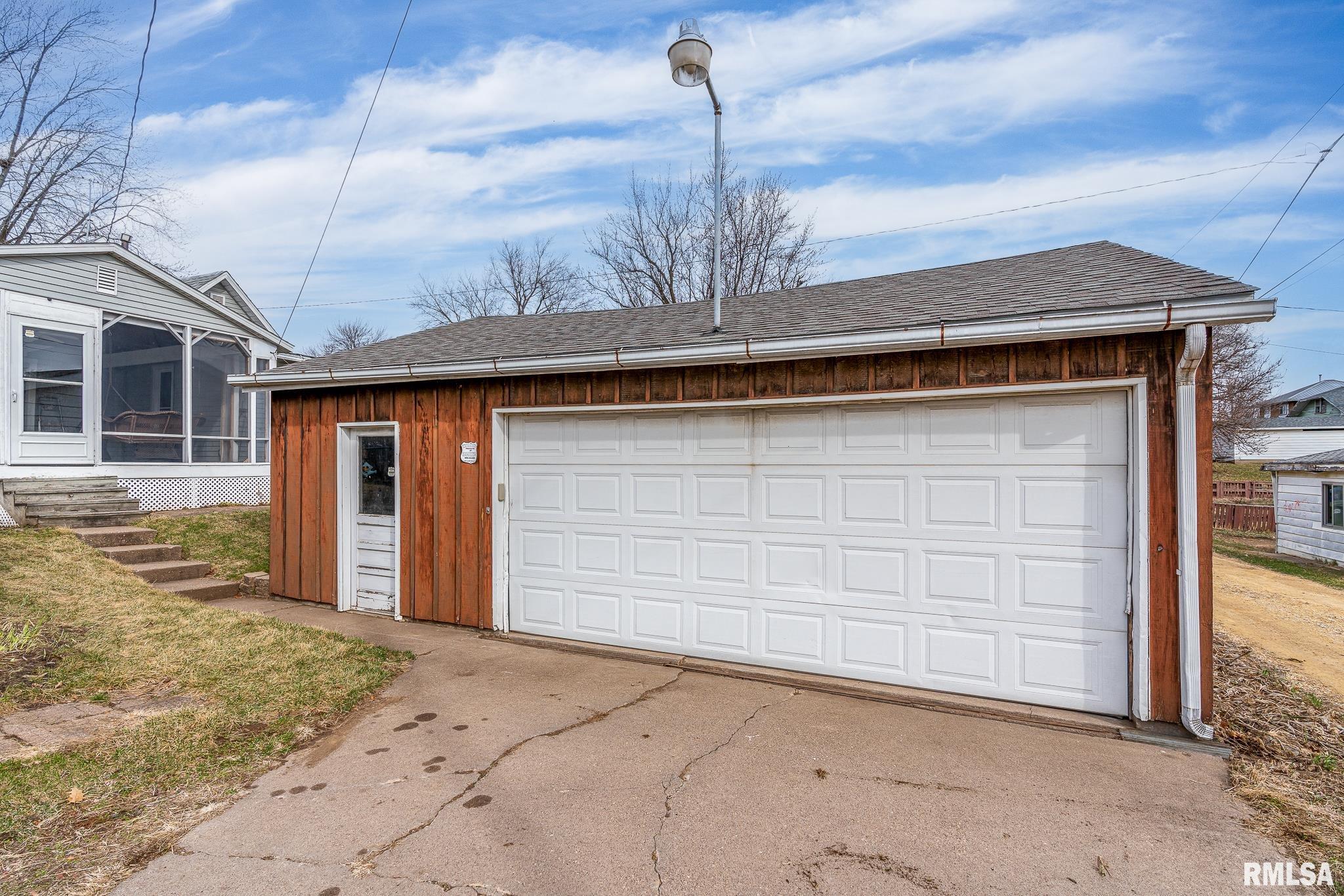 2425 Barker Street, Clinton, Iowa image 3