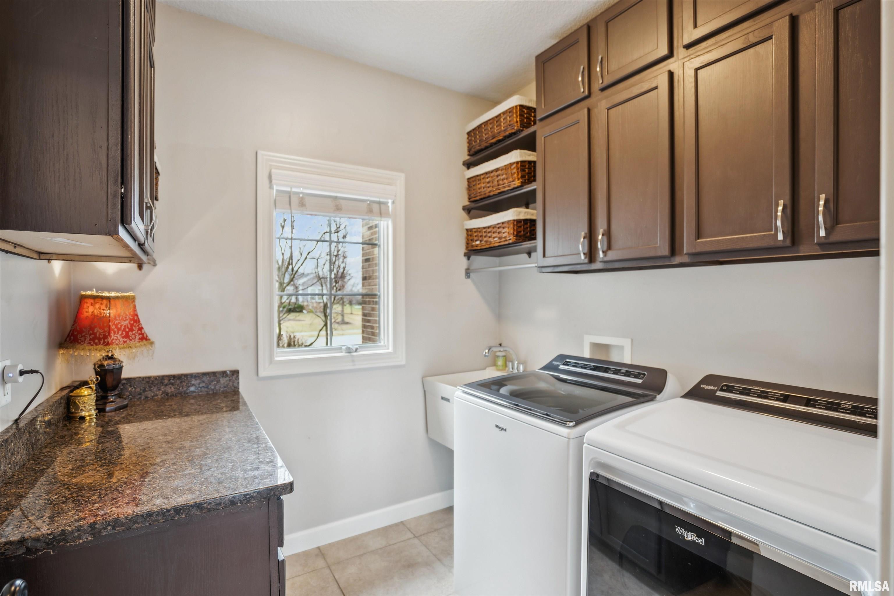 6049 Whispering Hill Drive, Bettendorf, Iowa image 14