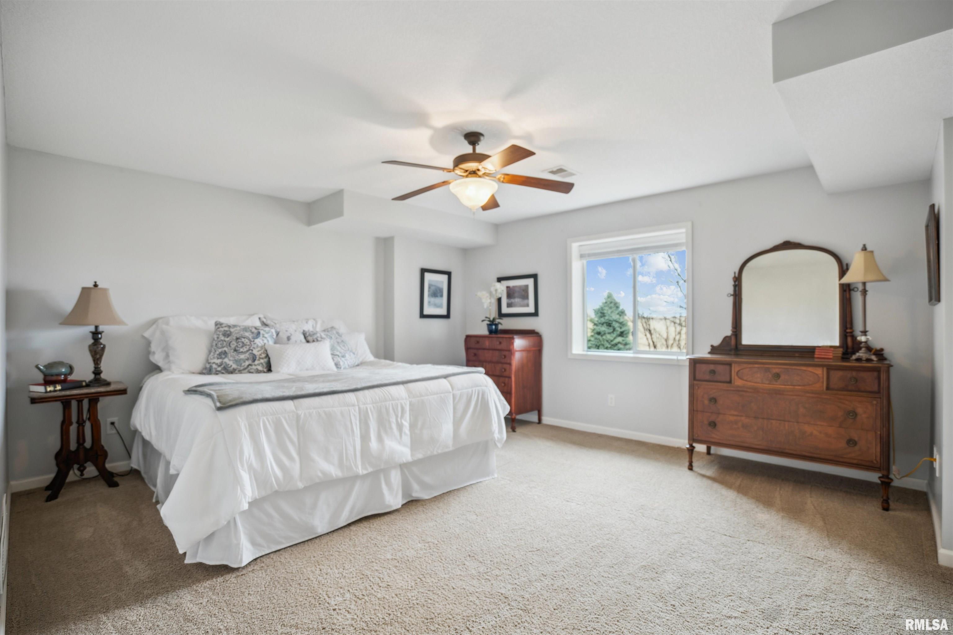6049 Whispering Hill Drive, Bettendorf, Iowa image 28