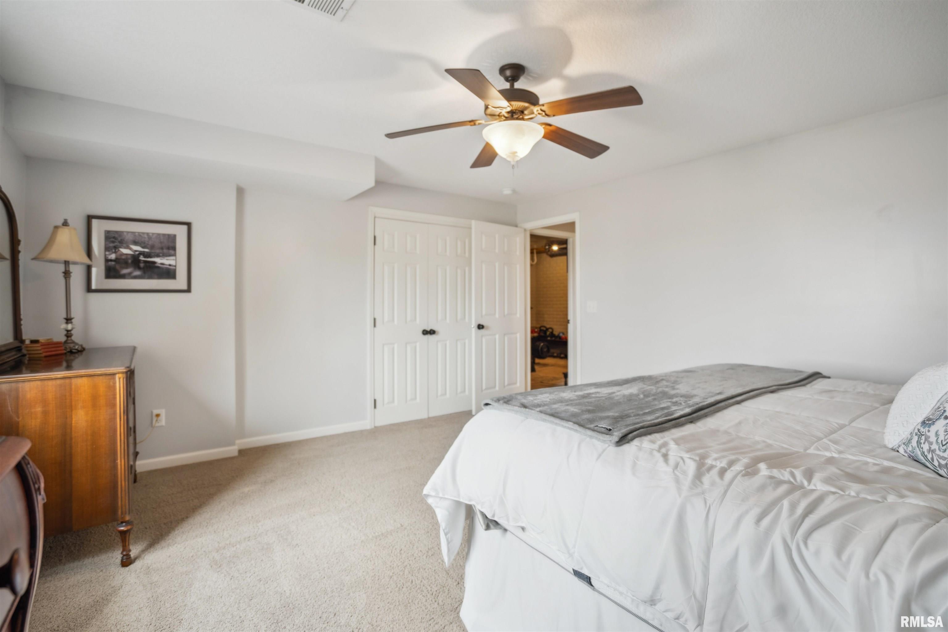 6049 Whispering Hill Drive, Bettendorf, Iowa image 29