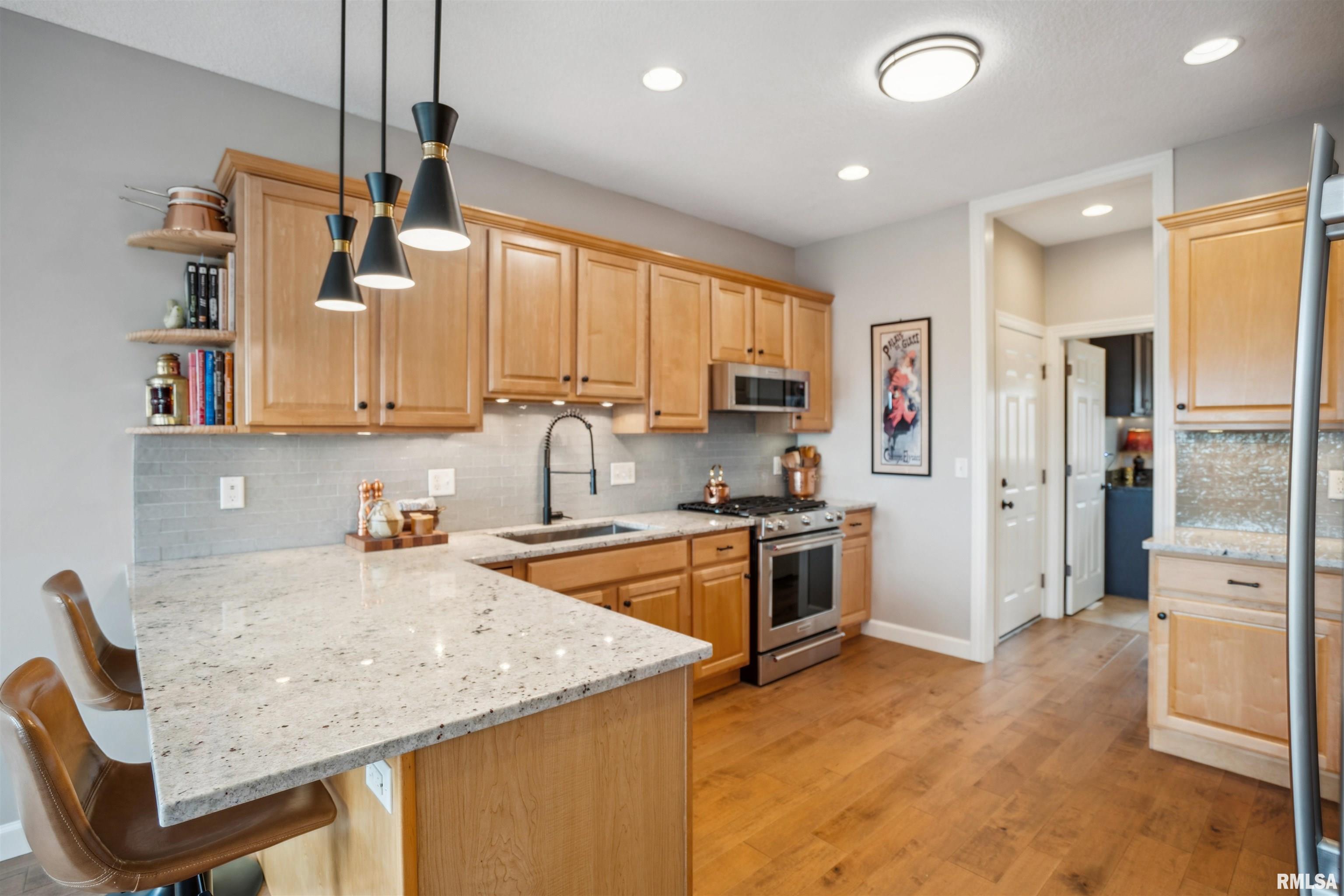 6049 Whispering Hill Drive, Bettendorf, Iowa image 11