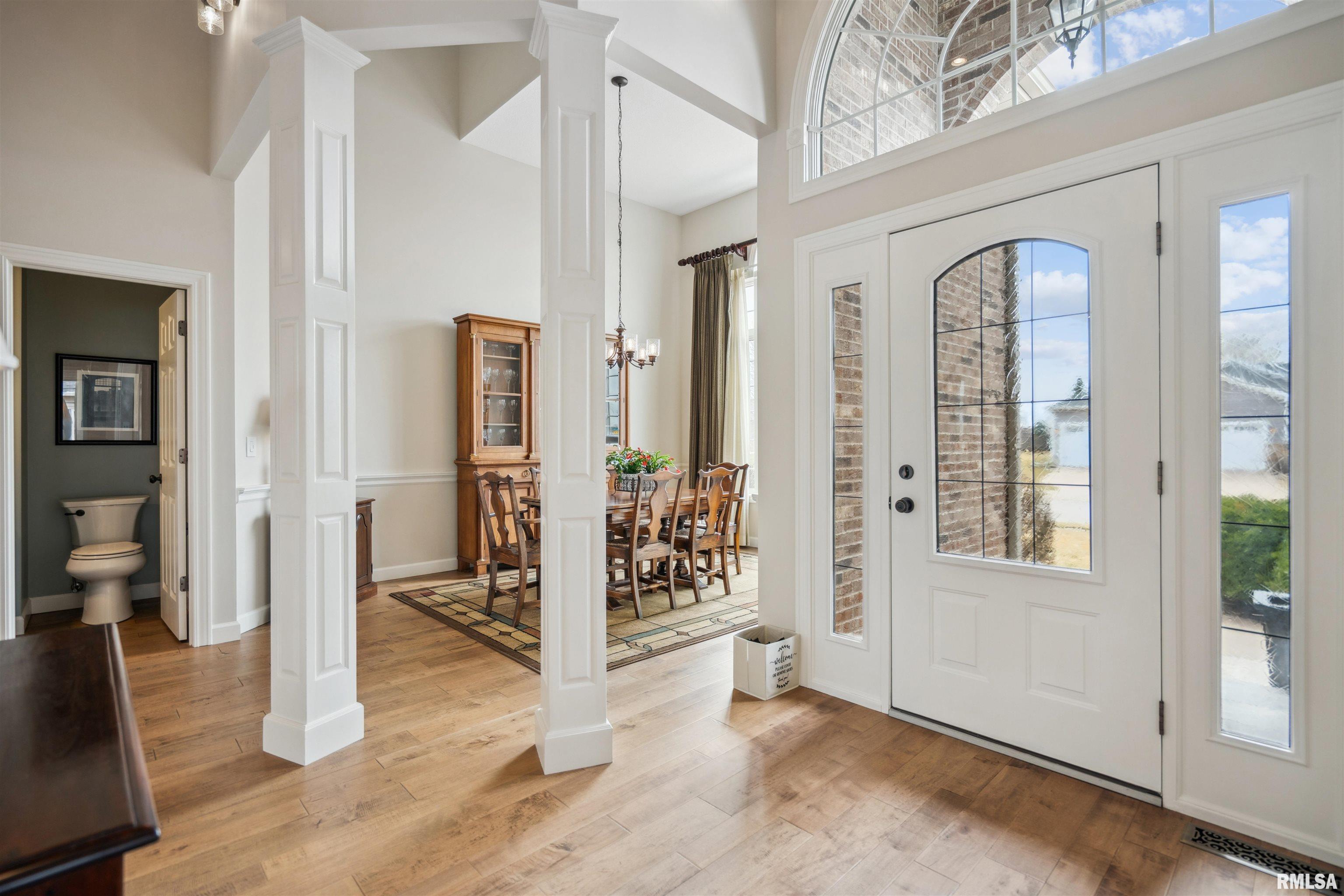 6049 Whispering Hill Drive, Bettendorf, Iowa image 3